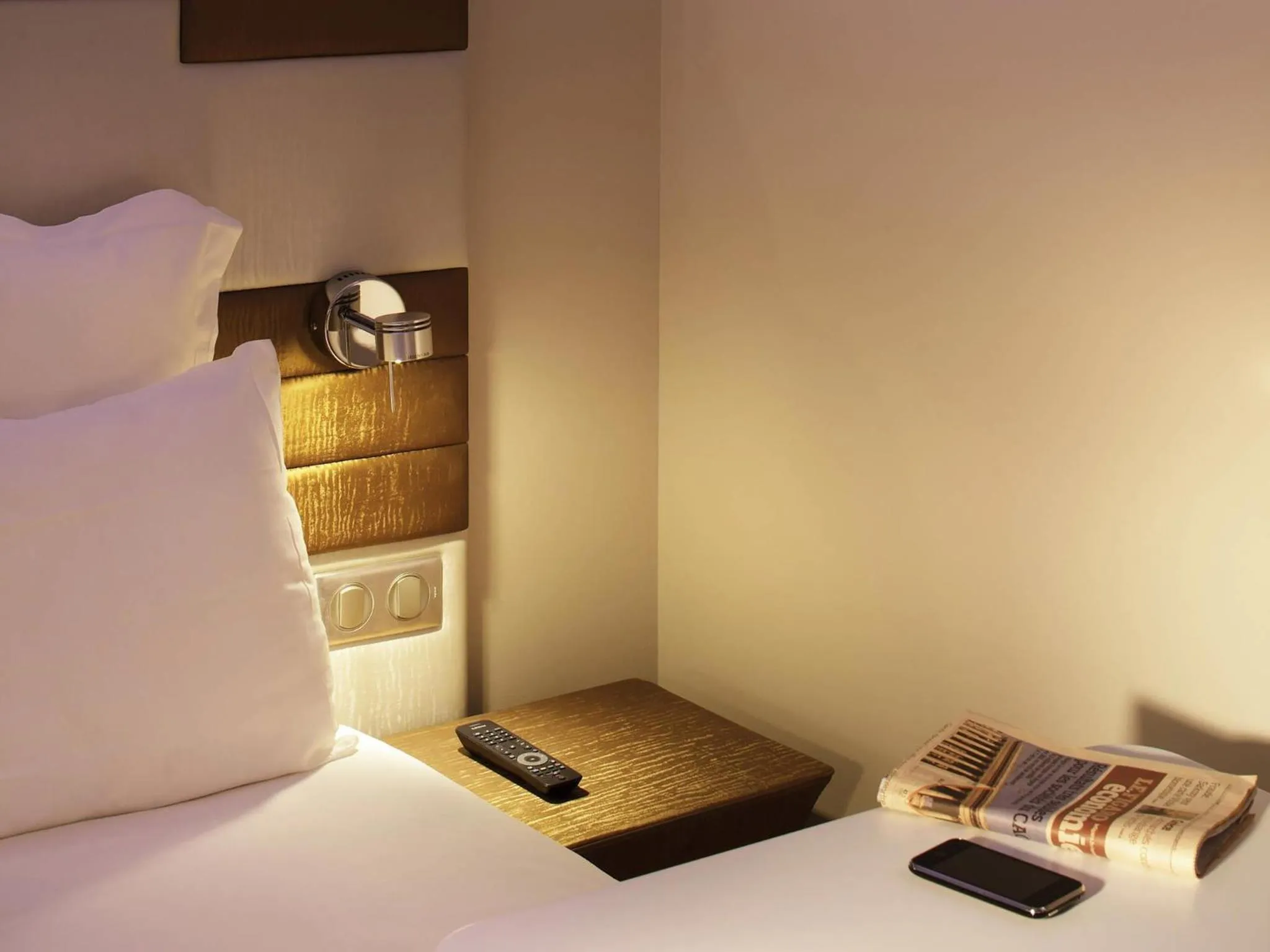 Bedroom, Bed in Mercure Paris Opéra Faubourg Montmartre