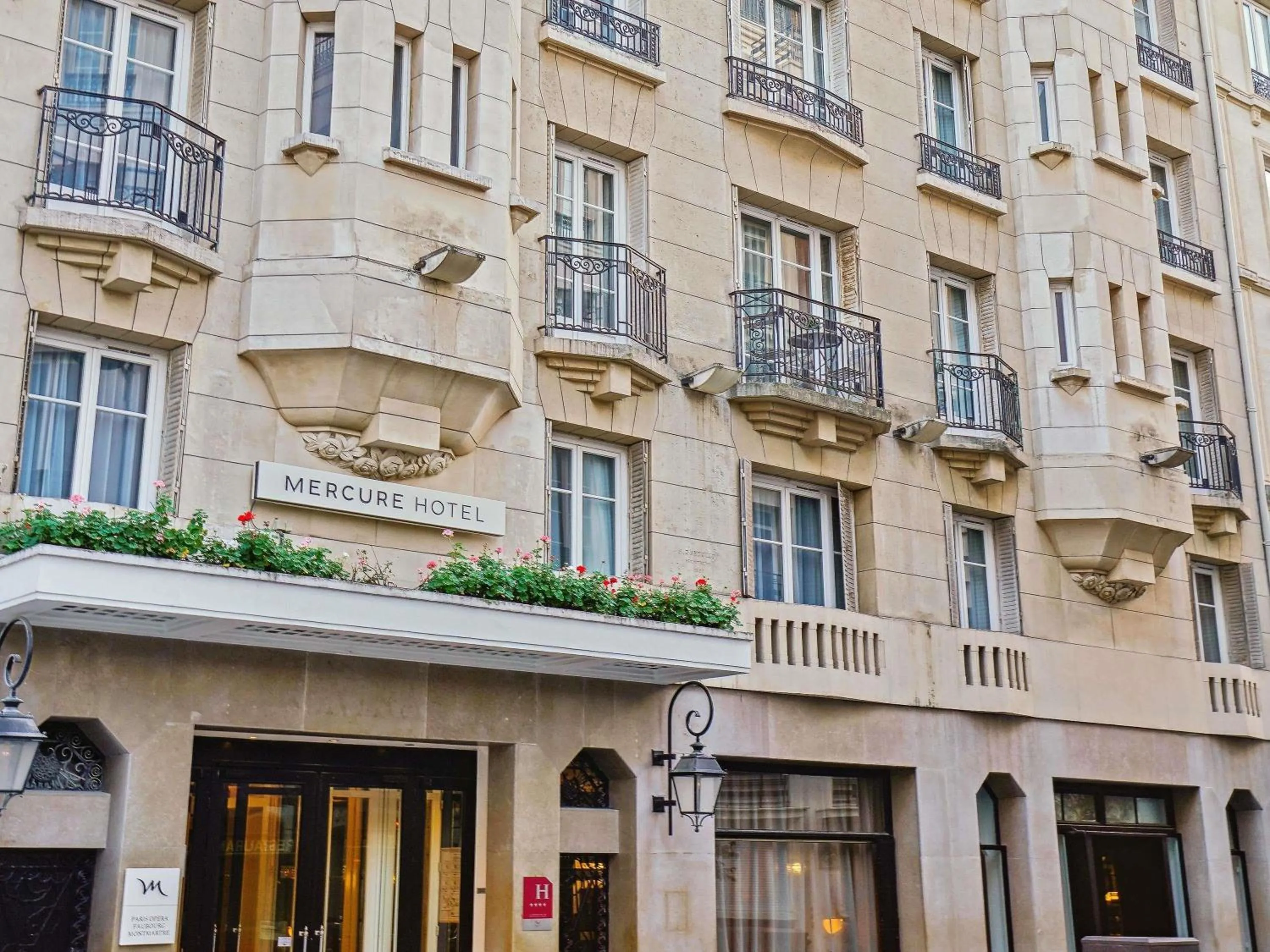 Property building in Mercure Paris Opéra Faubourg Montmartre