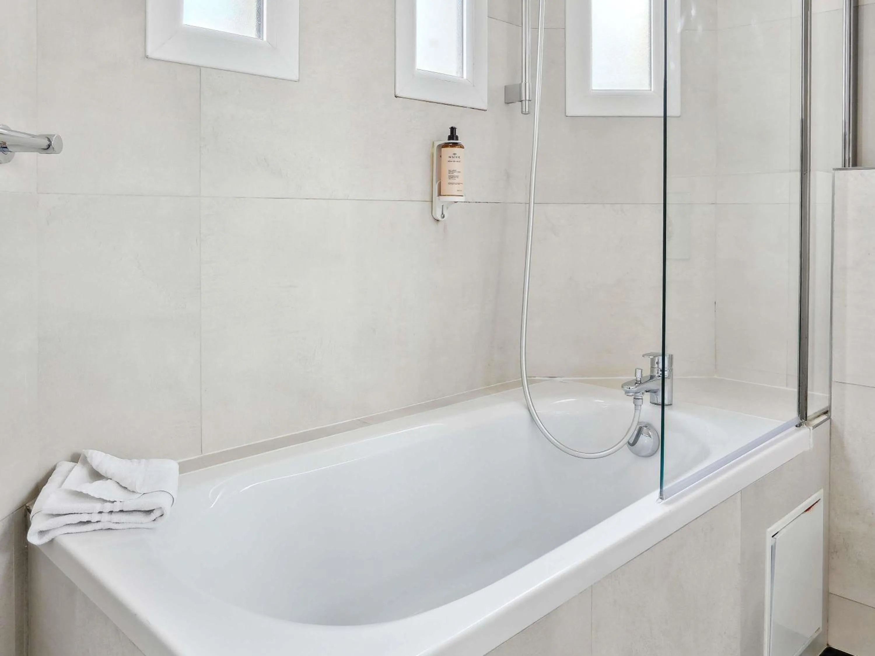 Bedroom in Mercure Paris Opéra Faubourg Montmartre