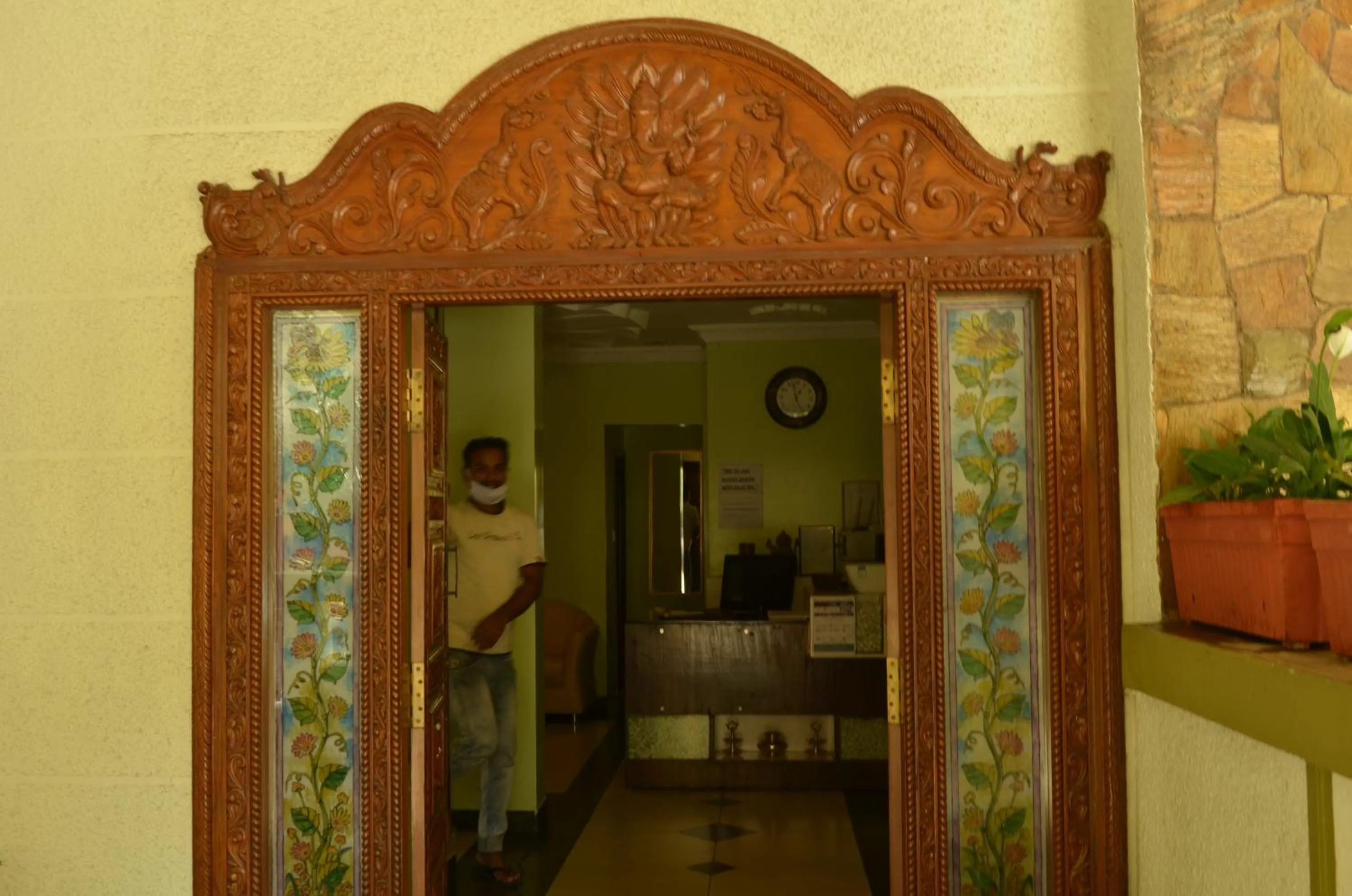 Facade/entrance, Bed in Cubbon Suites