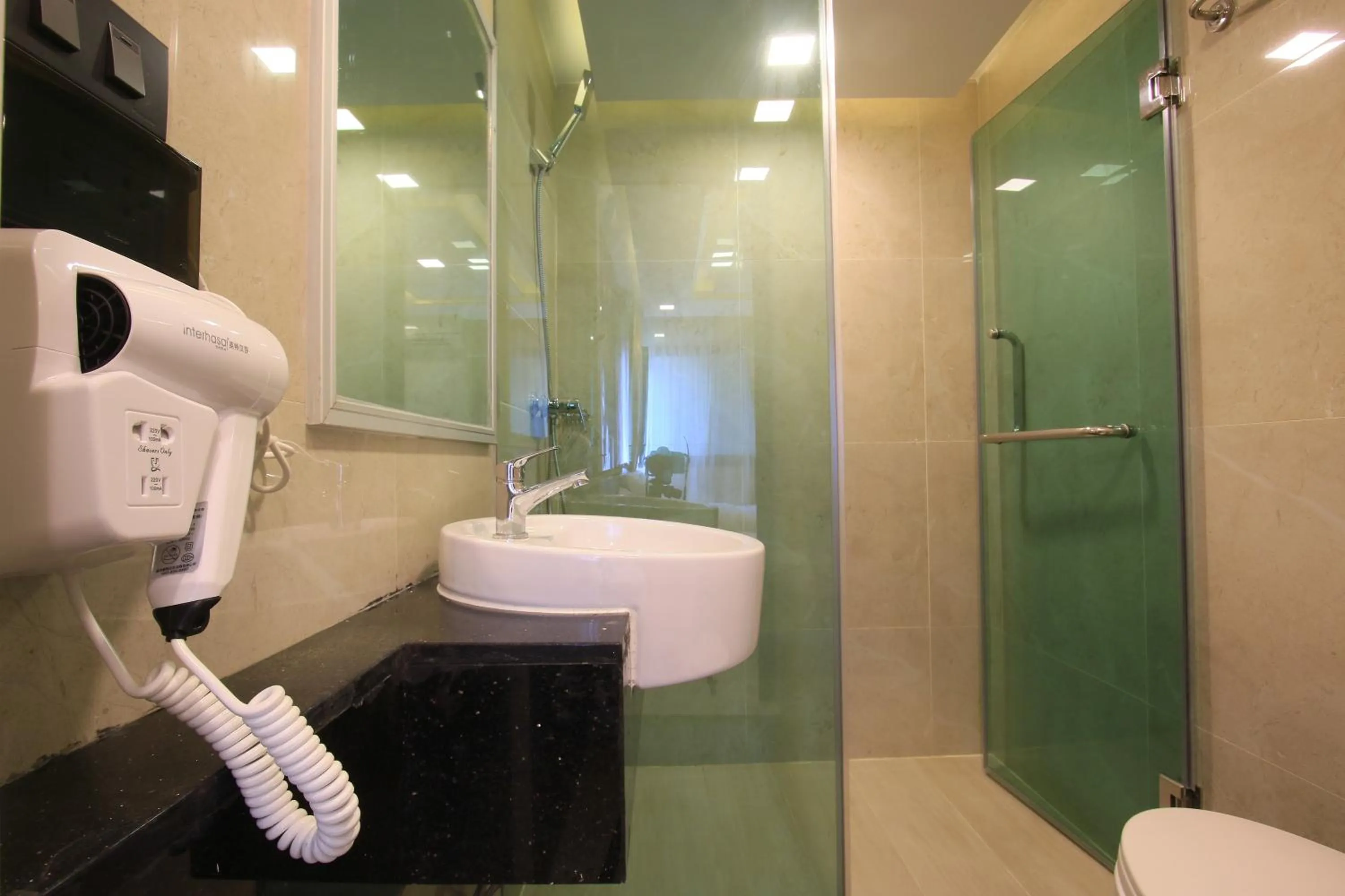 Shower in Pratunam Atrium Hotel