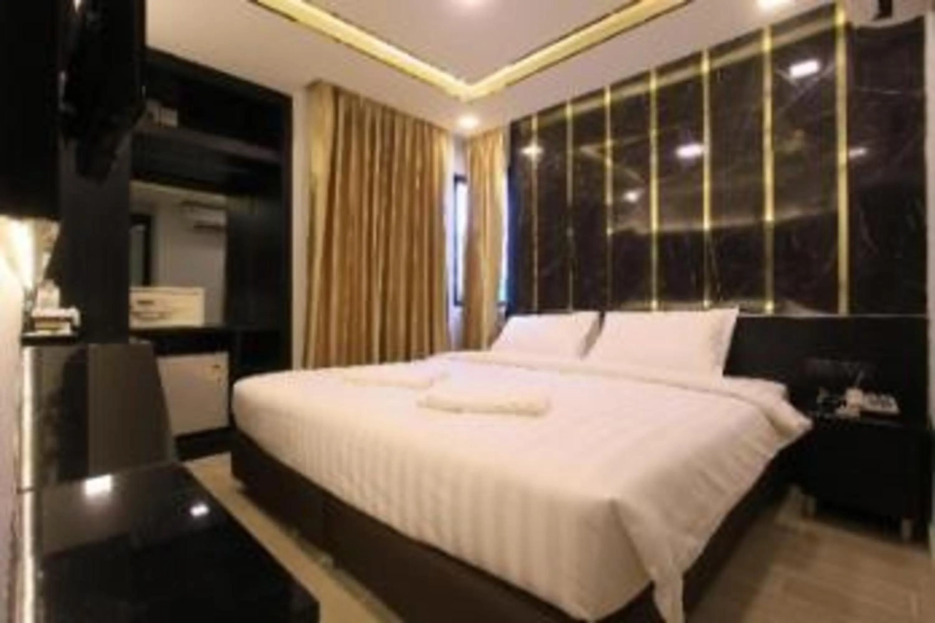 Bed in Pratunam Atrium Hotel