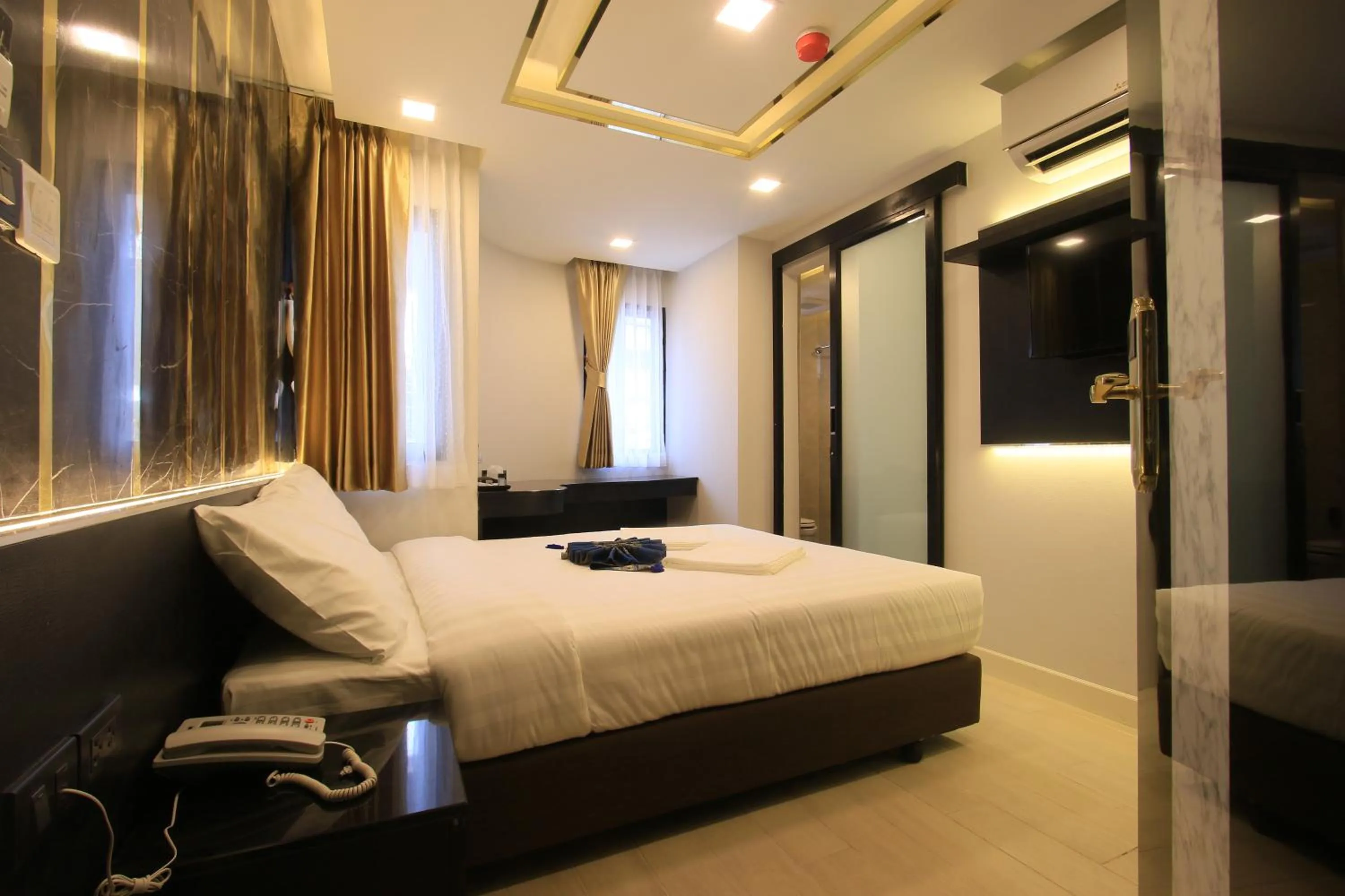 Bed in Pratunam Atrium Hotel