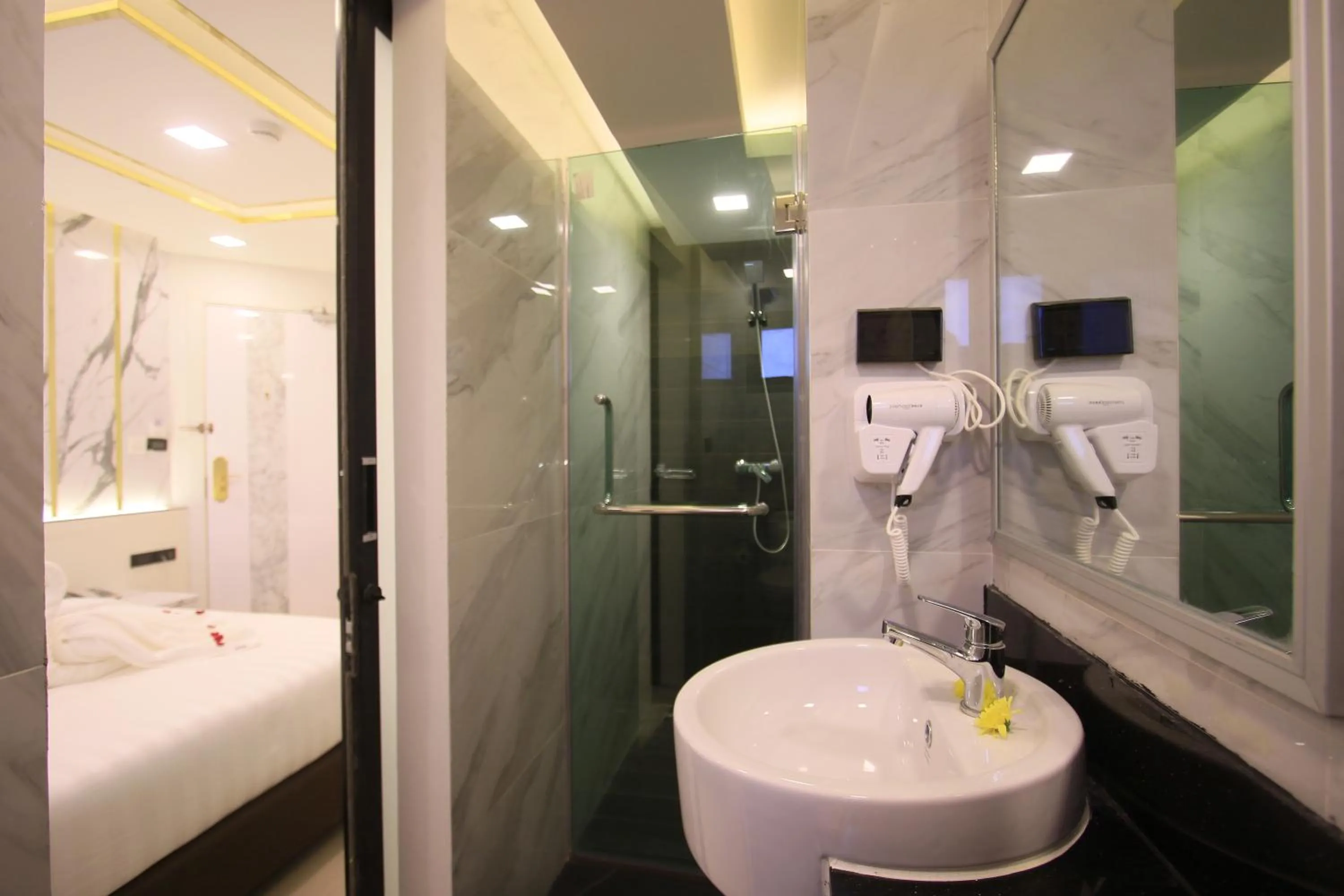 Pratunam Atrium Hotel