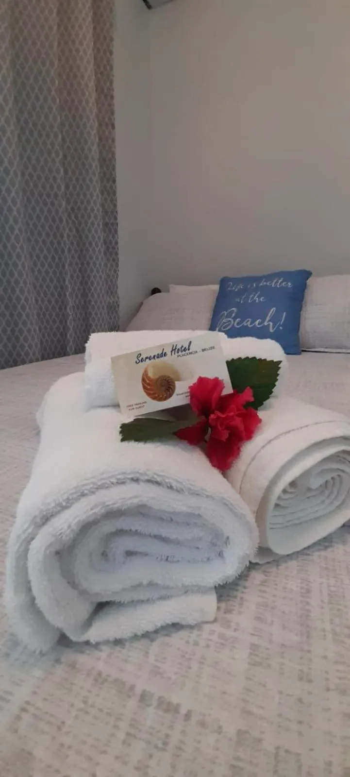 Bed in Serenade Hotel