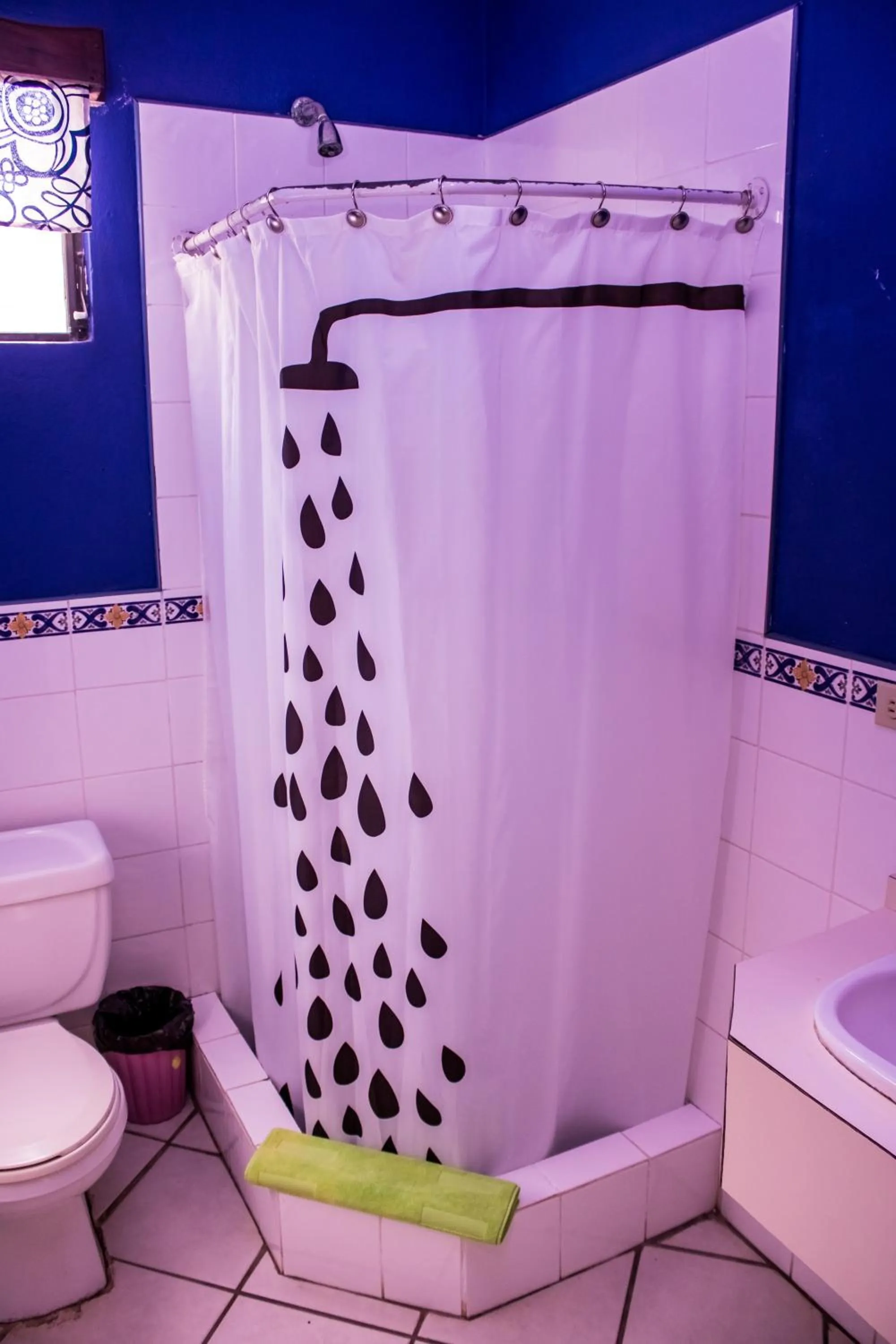 Bathroom in Serenade Hotel