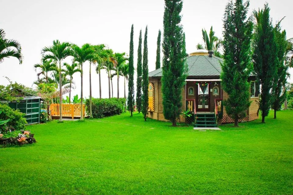 Communal lounge/ TV room in Banyan Tree Sanctuary Guest House