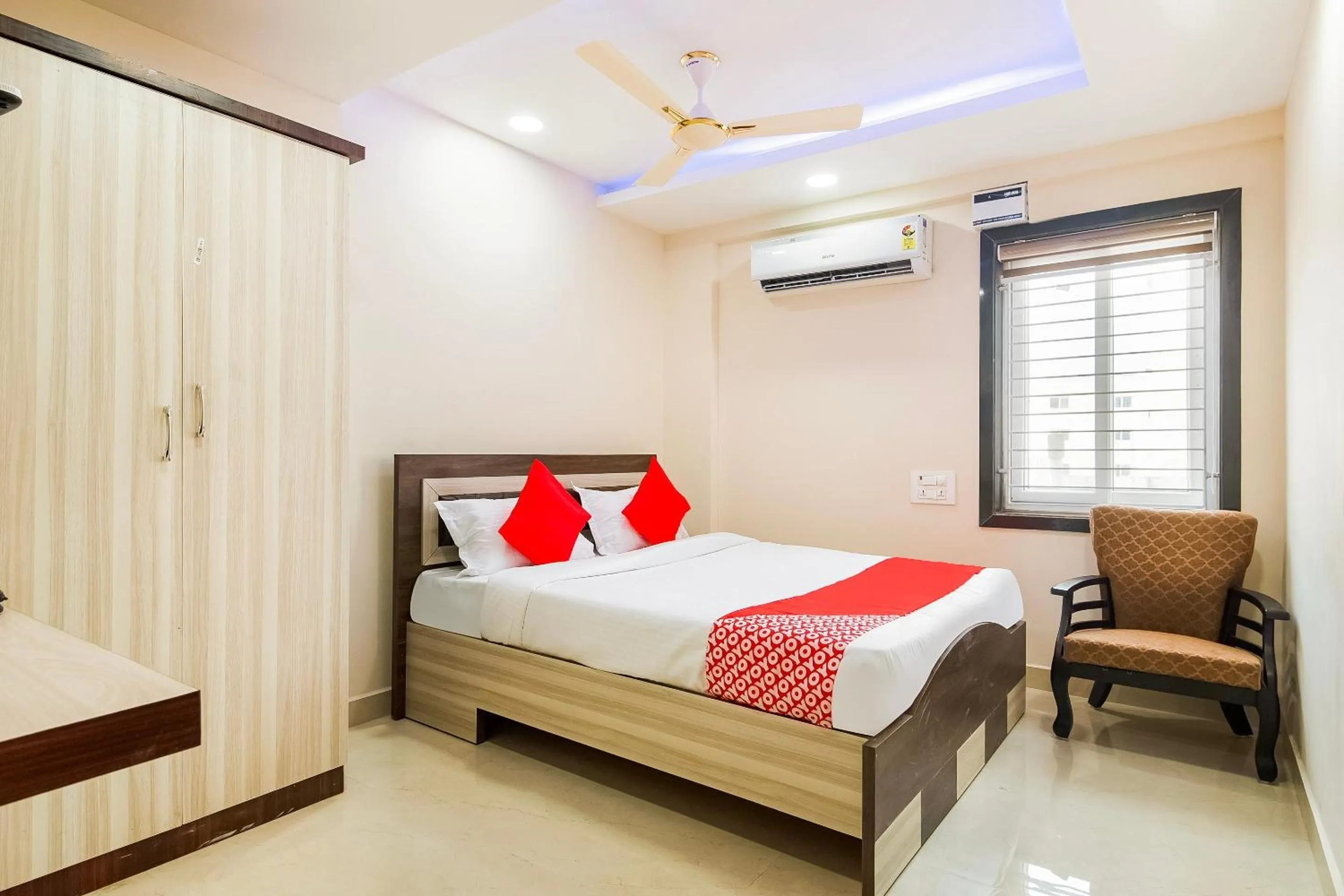Bedroom, Bed in Super Capital O RR Towers by CJ