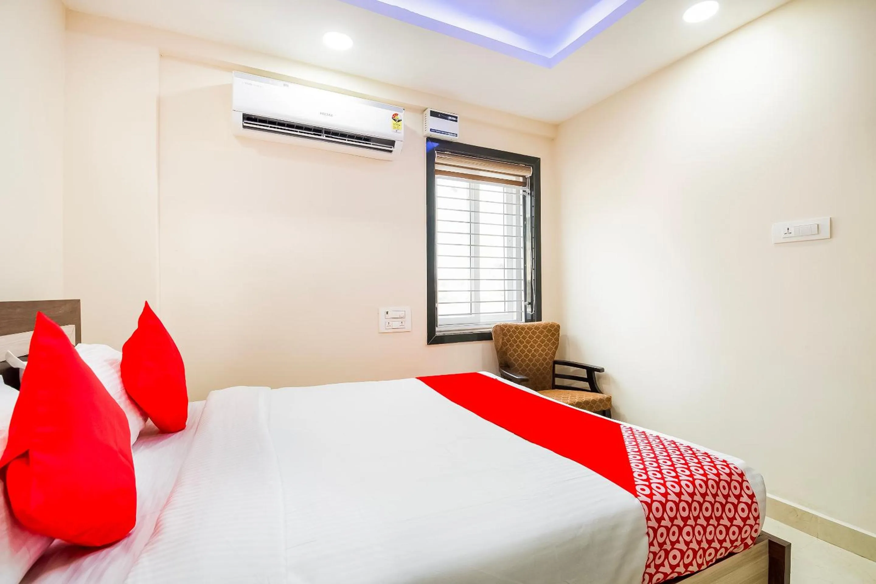 Bedroom, Bed in Super Capital O RR Towers by CJ