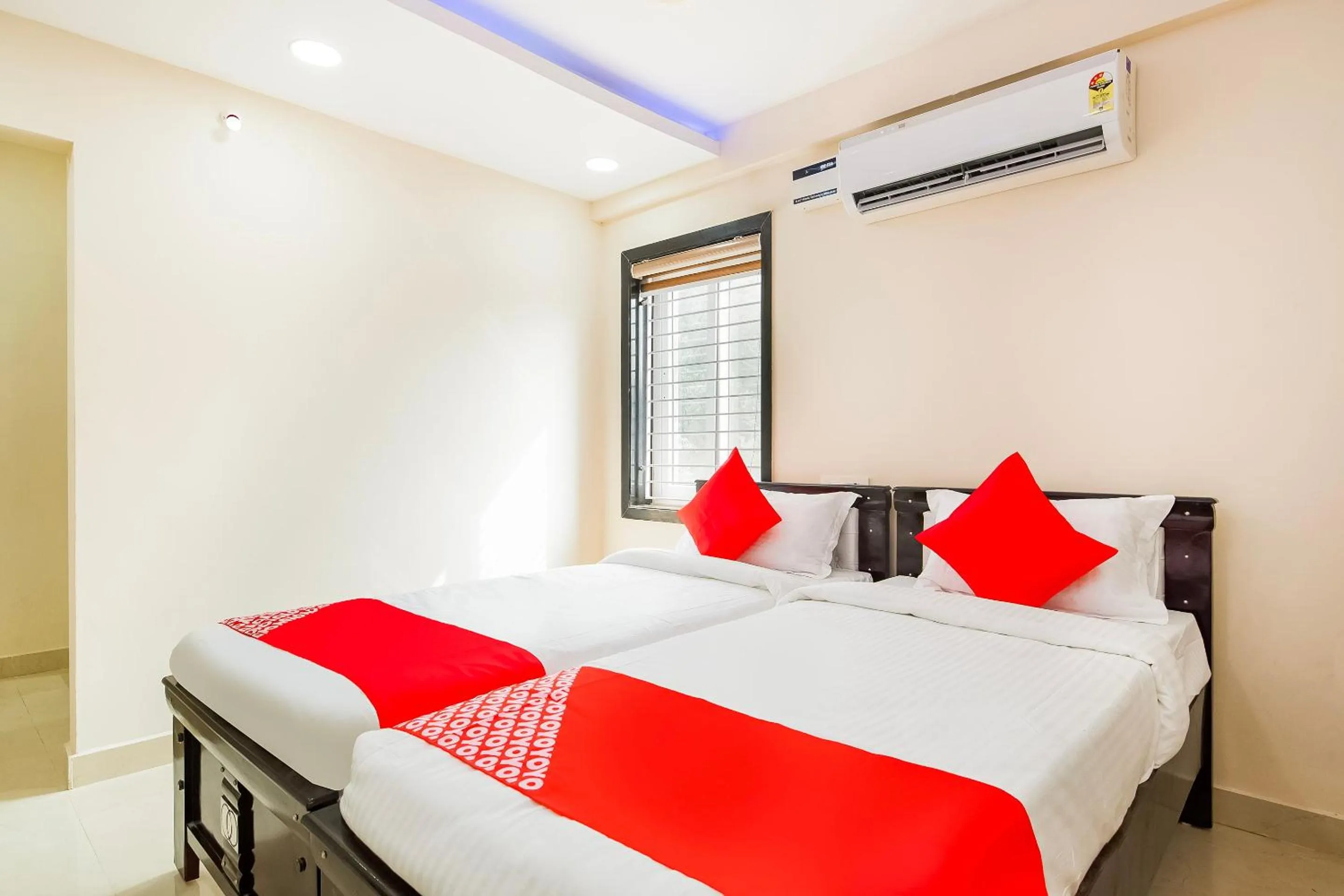 Bedroom, Bed in Super Capital O RR Towers by CJ