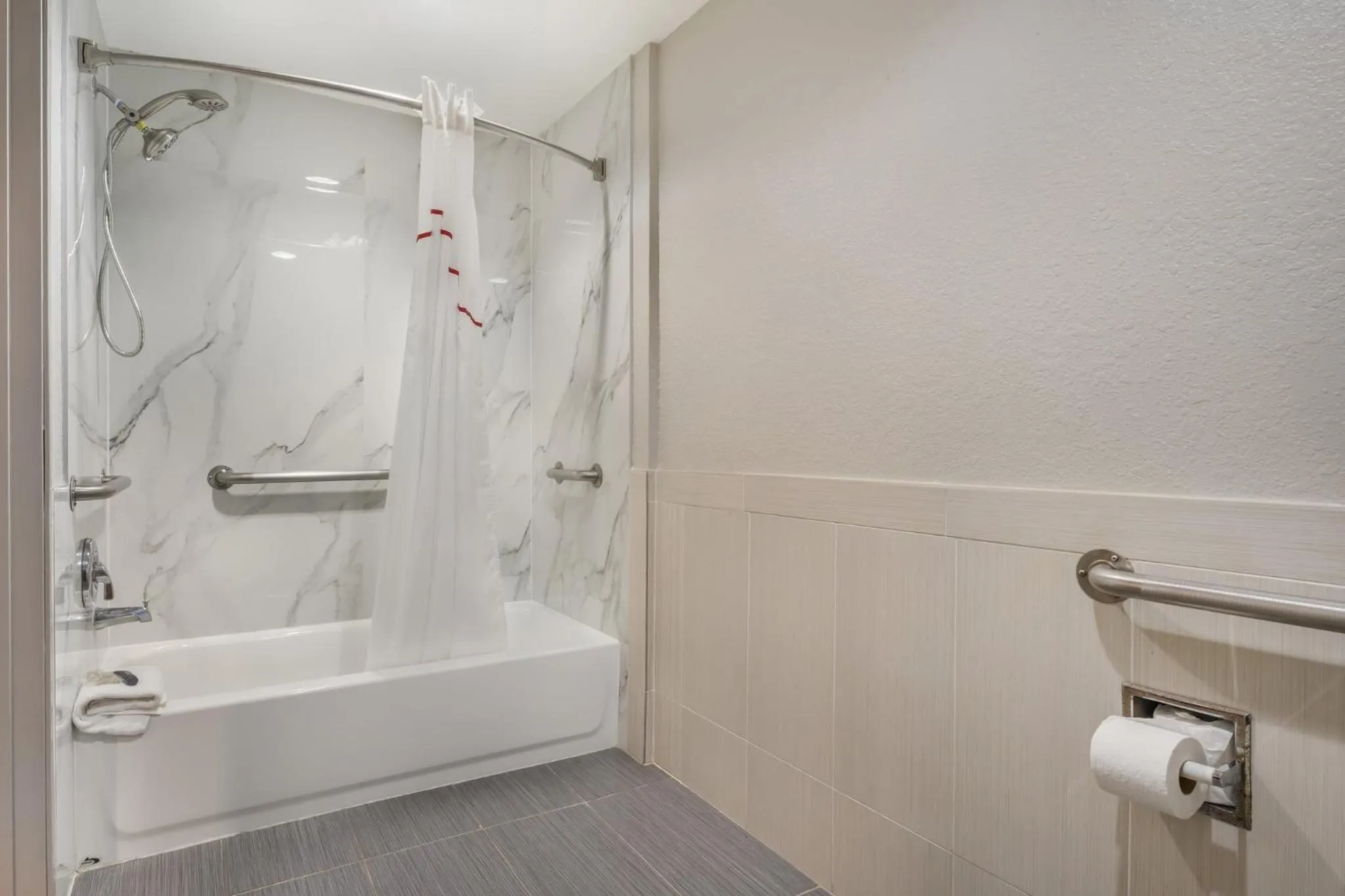 Bathroom in Red Roof Inn Houston Brookhollow