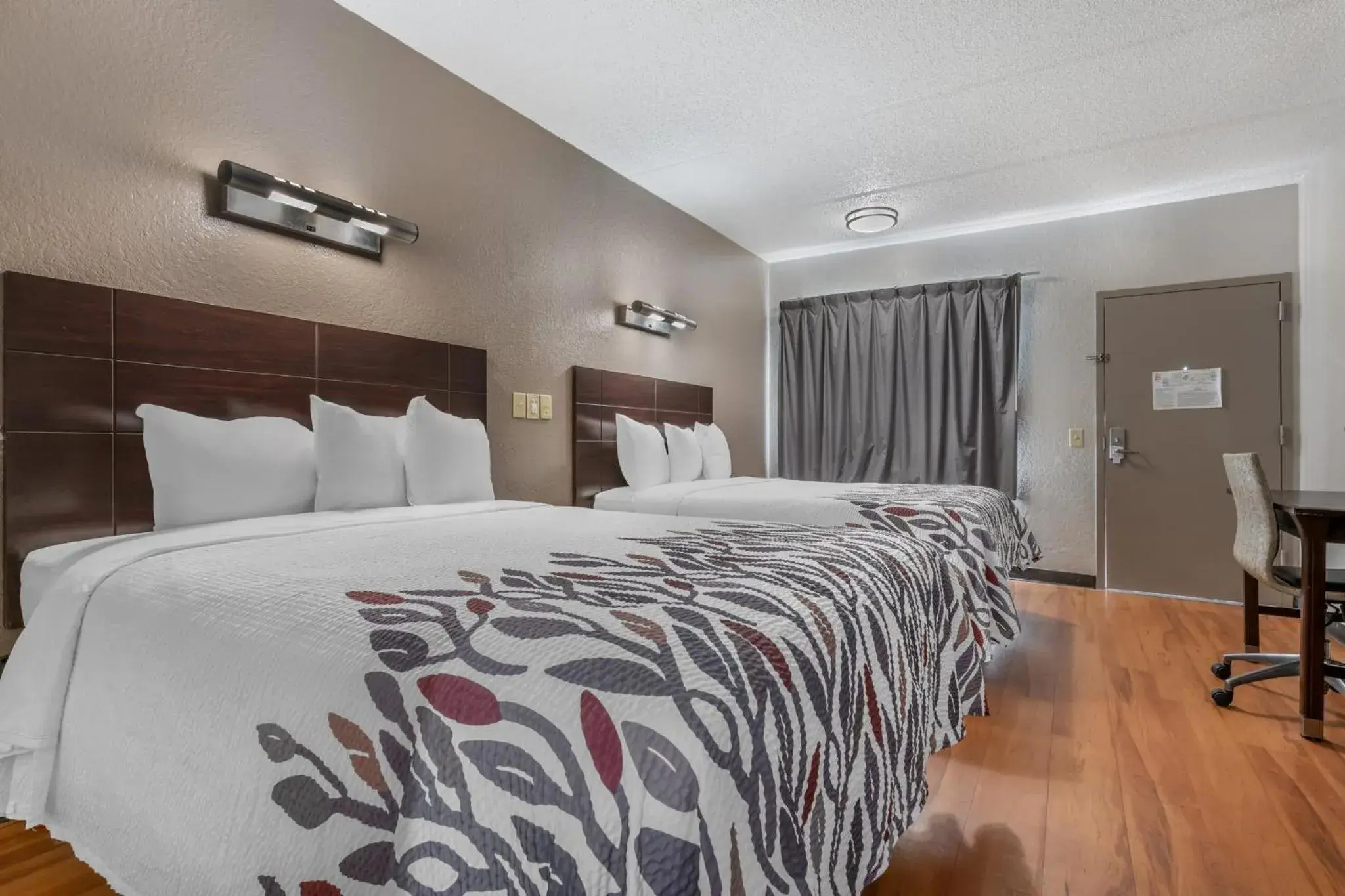 Deluxe Room with Two Queen Beds with Kitchenette Smoking in Red Roof Inn Houston Brookhollow Deluxe Room with Two Queen Beds with Kitchenette Smoking in Red Roof Inn Houston Brookhollow