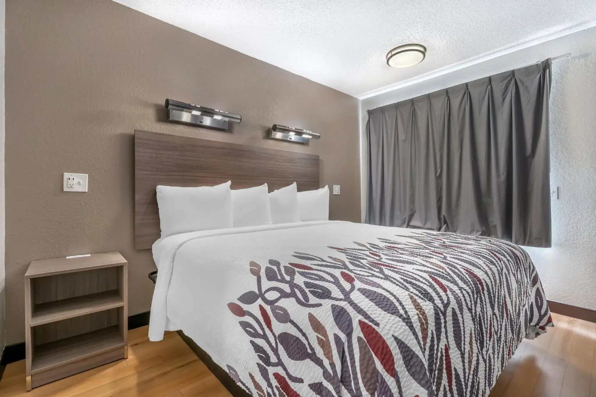 Standard King Room Smoking in Red Roof Inn Houston Brookhollow Standard King Room Smoking in Red Roof Inn Houston Brookhollow