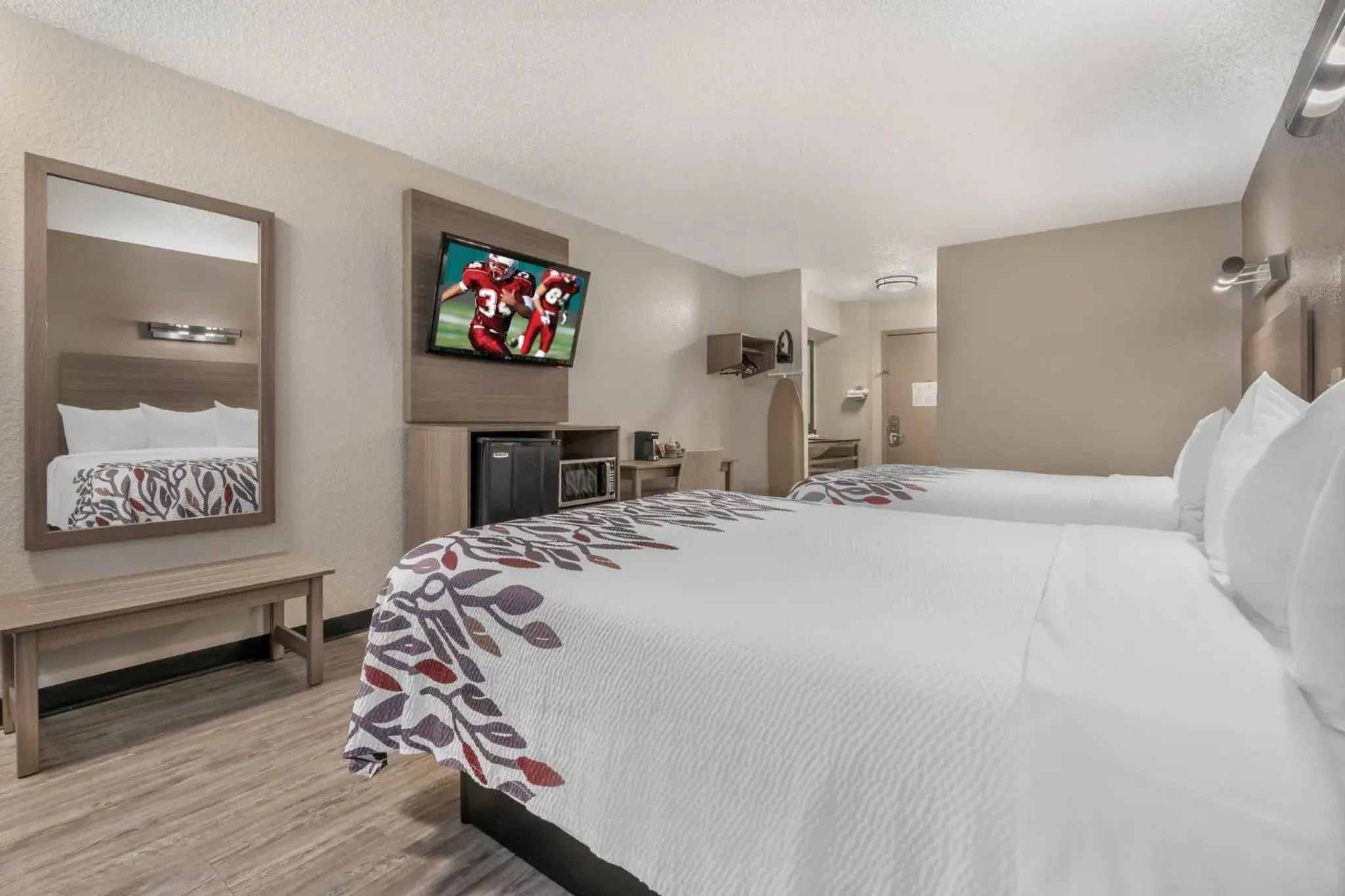 Deluxe Room with Two Queen Beds Smoking in Red Roof Inn Houston Brookhollow Deluxe Room with Two Queen Beds Smoking in Red Roof Inn Houston Brookhollow