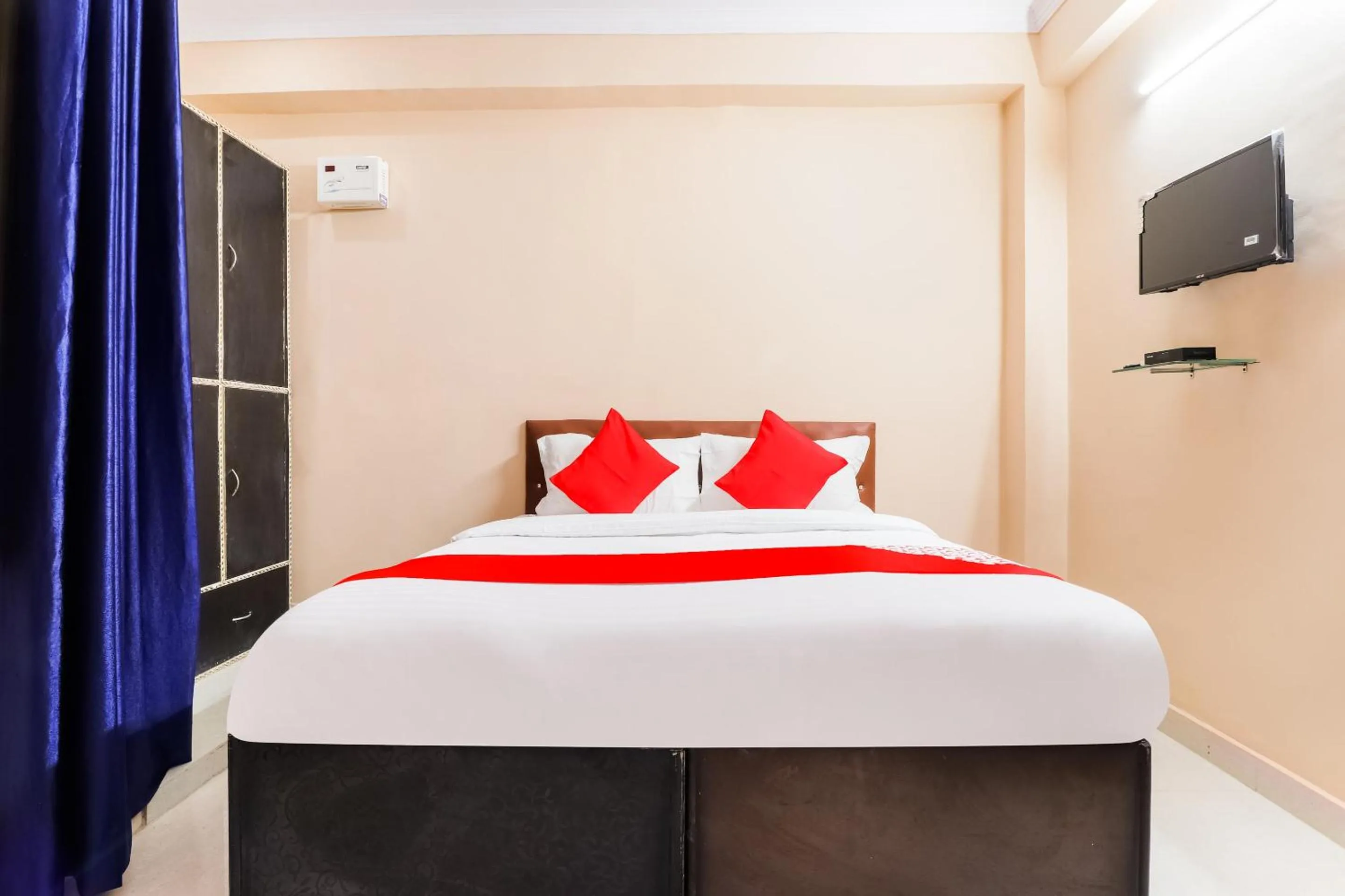 Bedroom, Bed in Hotel O by OYO Kalawati Palace