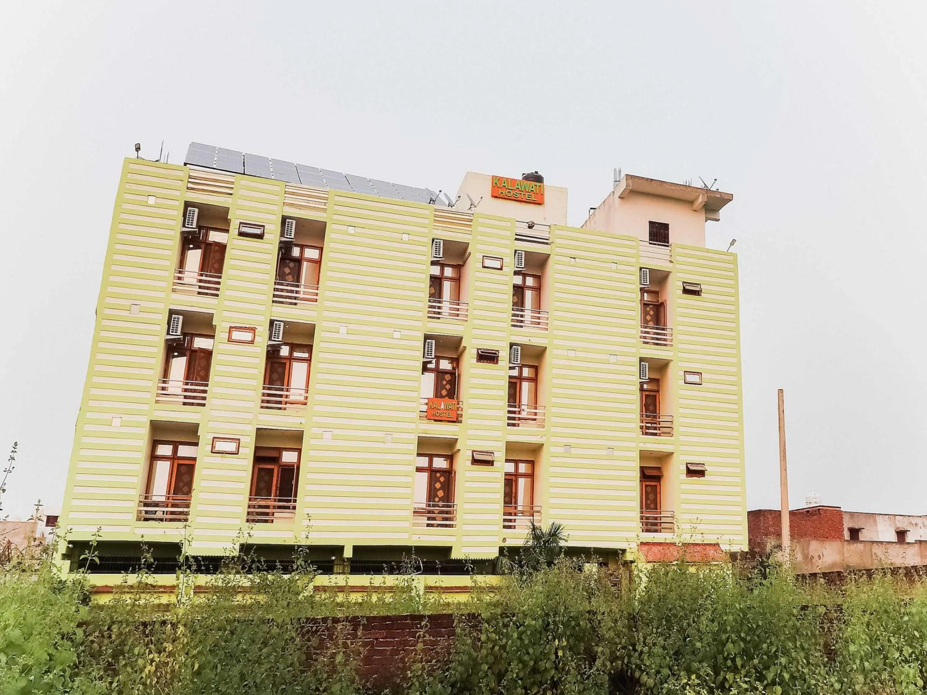 Facade/entrance in Hotel O by OYO Kalawati Palace