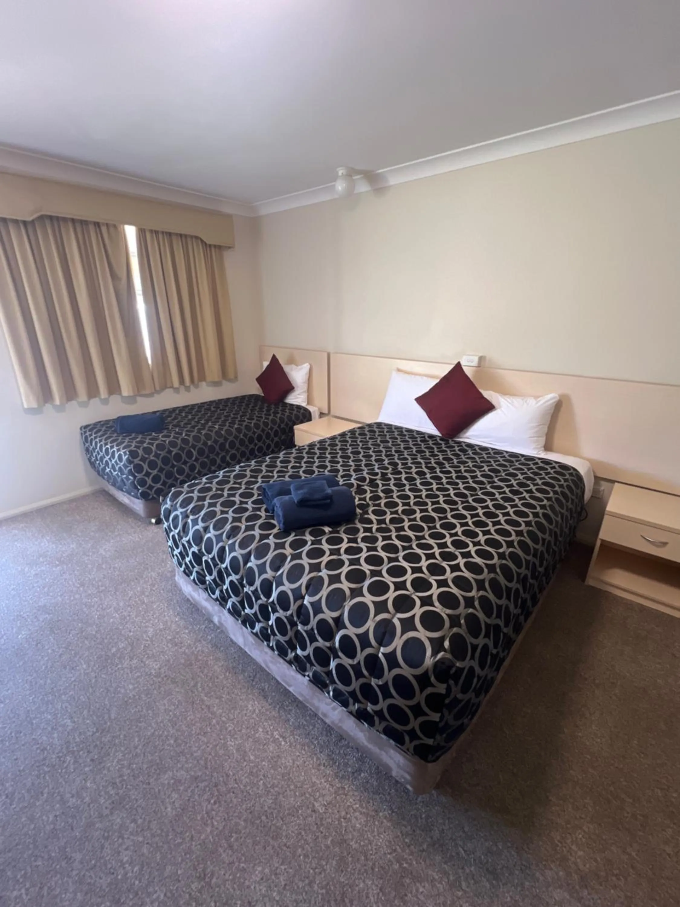 Bed in OVERLANDER MOTOR LODGE