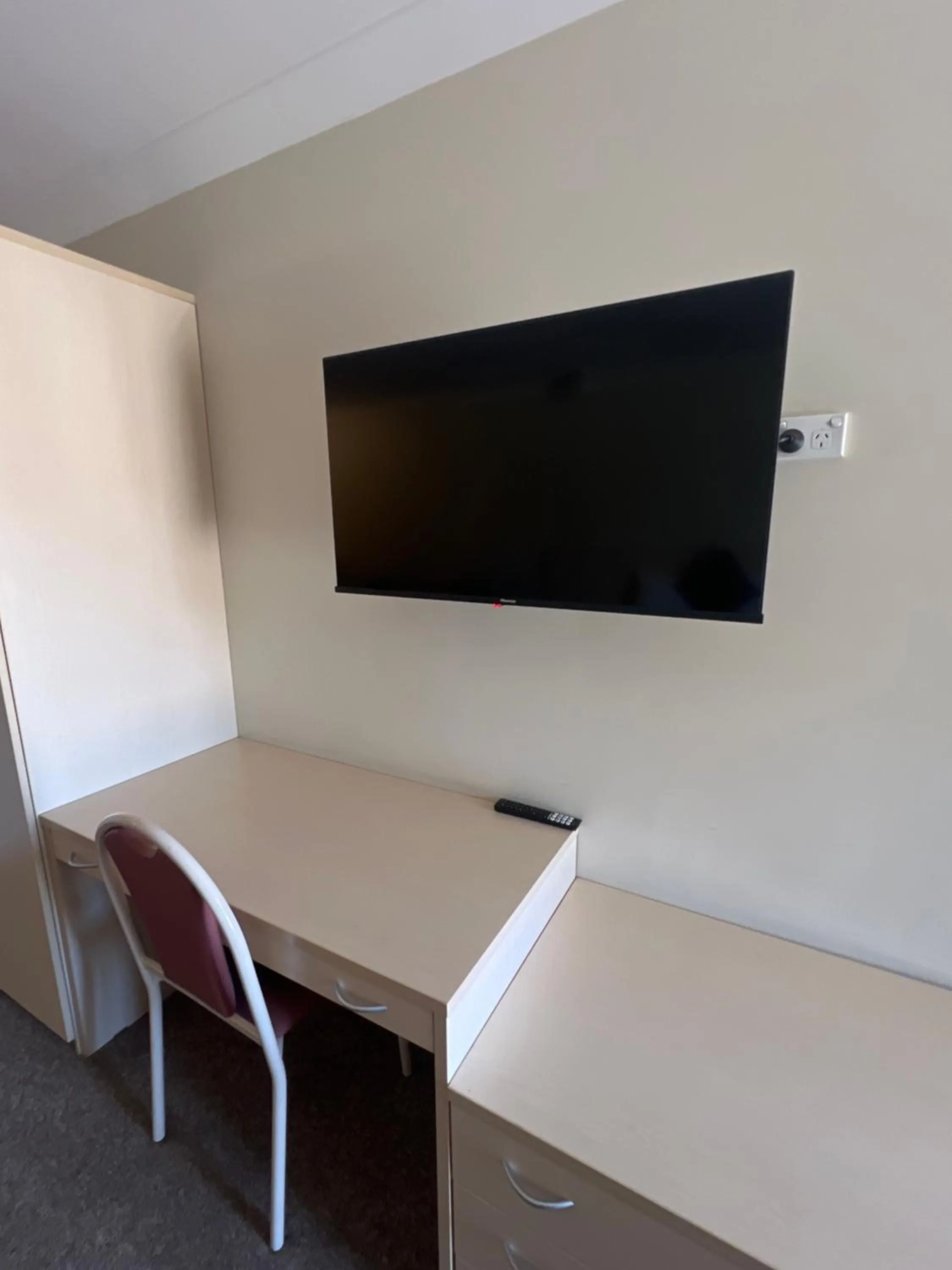 OVERLANDER MOTOR LODGE