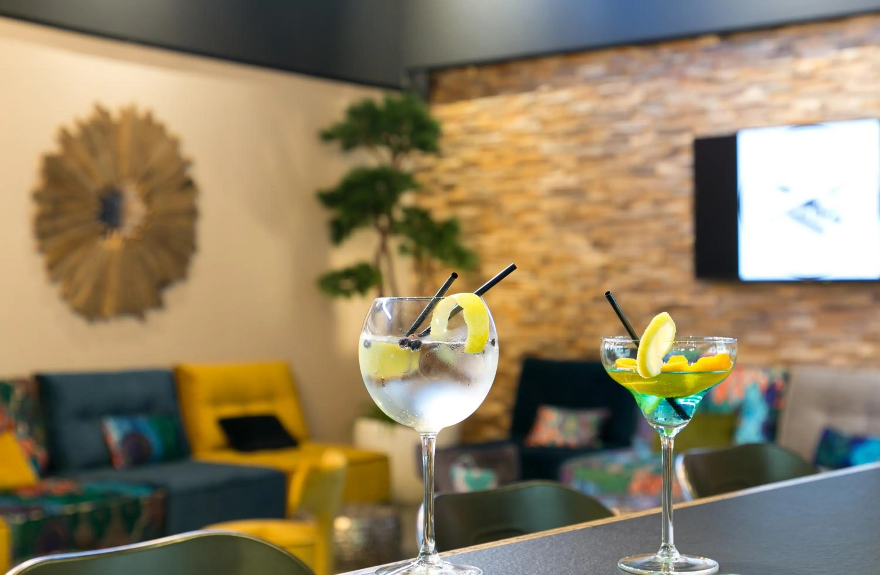 Lounge or bar in Mercure Bordeaux Aéroport