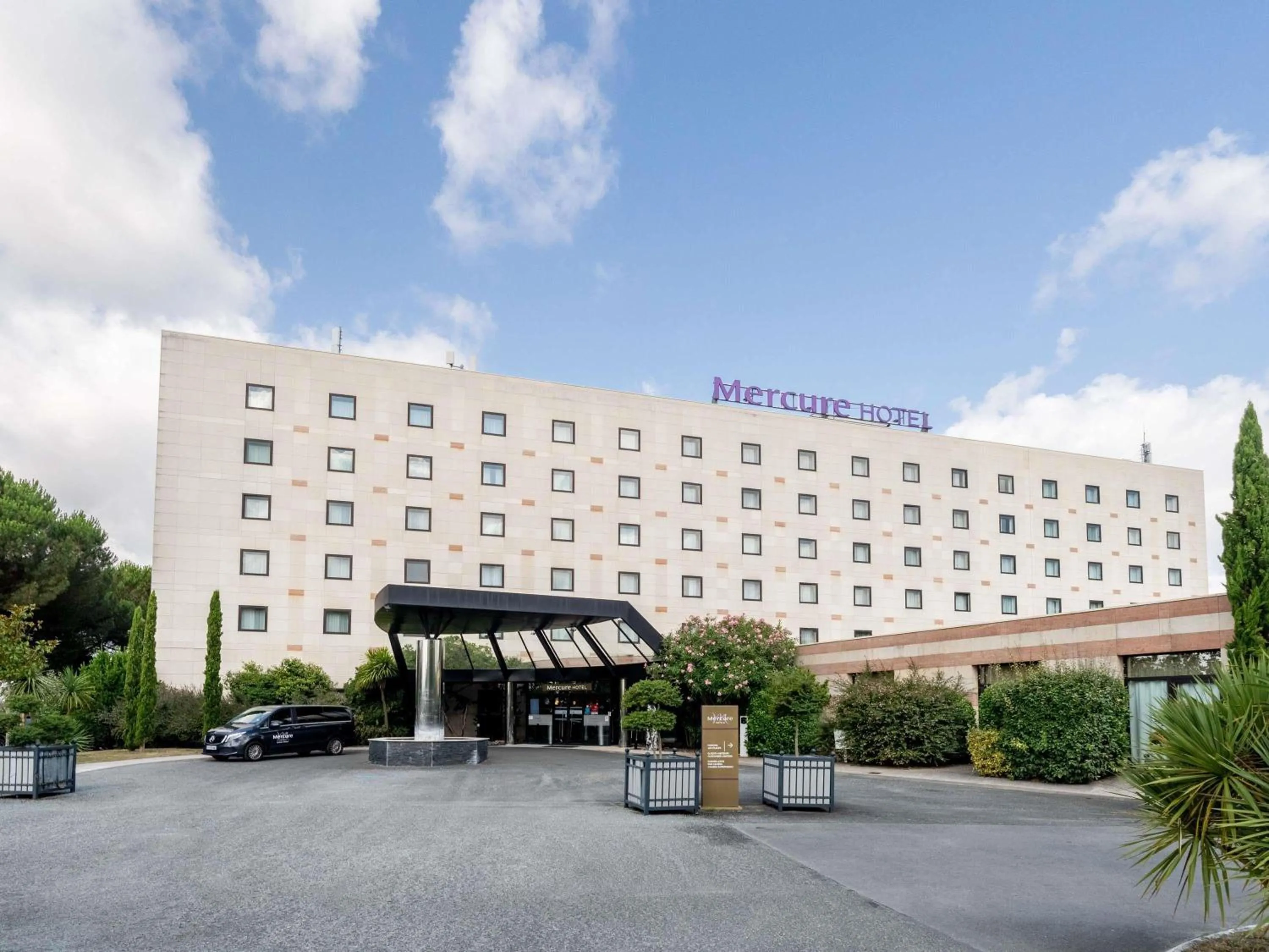Property building in Mercure Bordeaux Aéroport