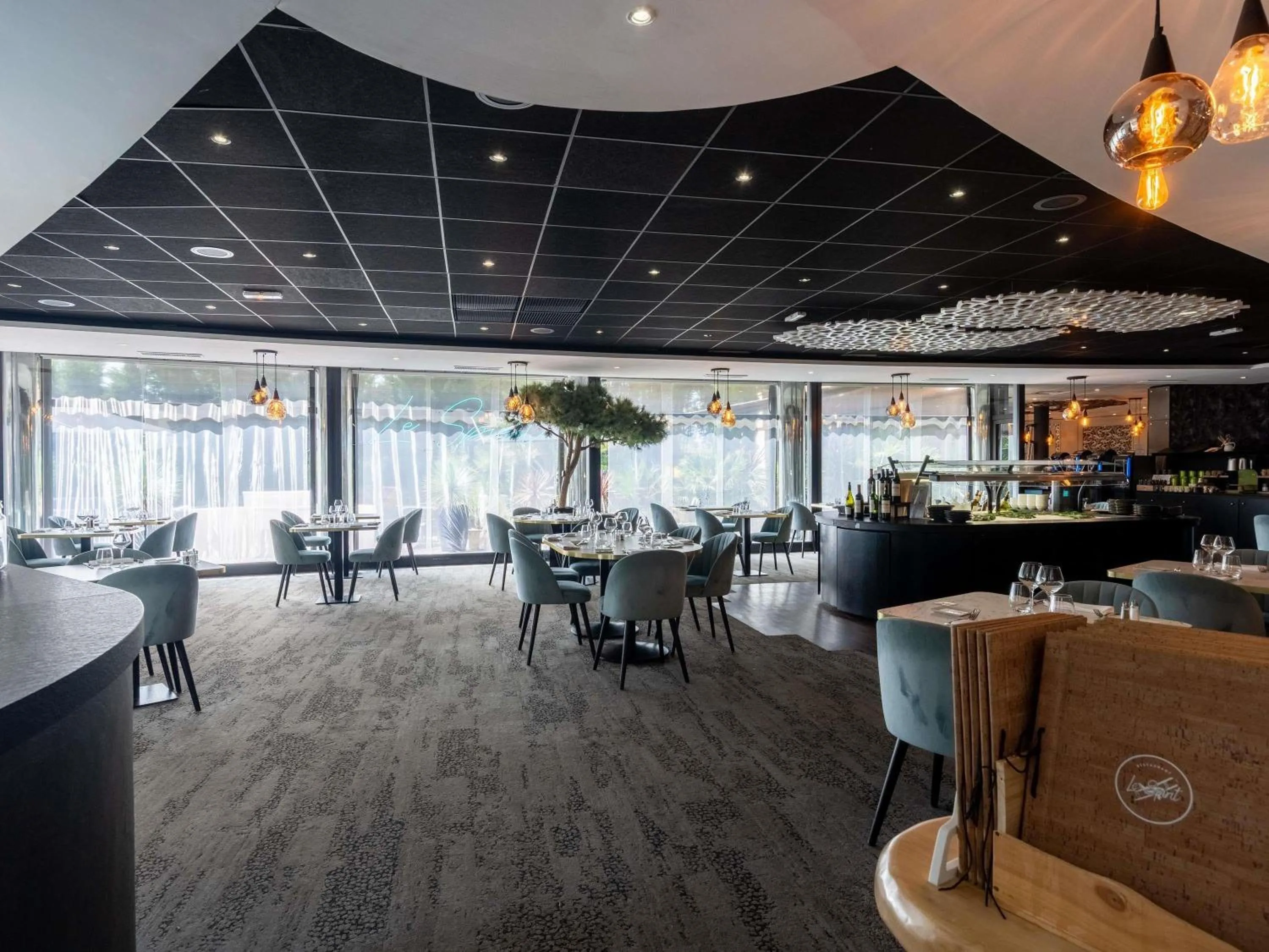 Restaurant/places to eat in Mercure Bordeaux Aéroport