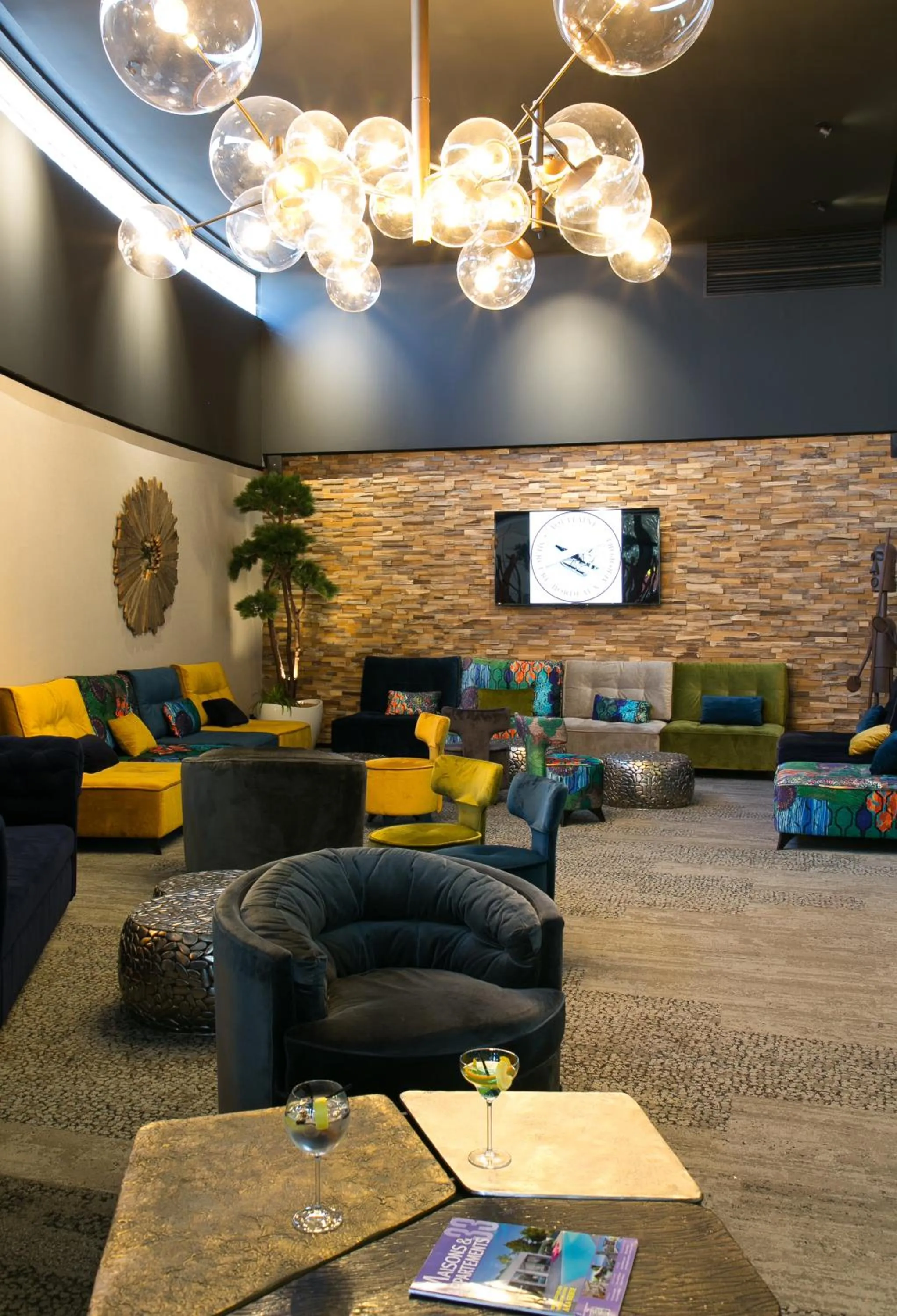 Lounge or bar in Mercure Bordeaux Aéroport