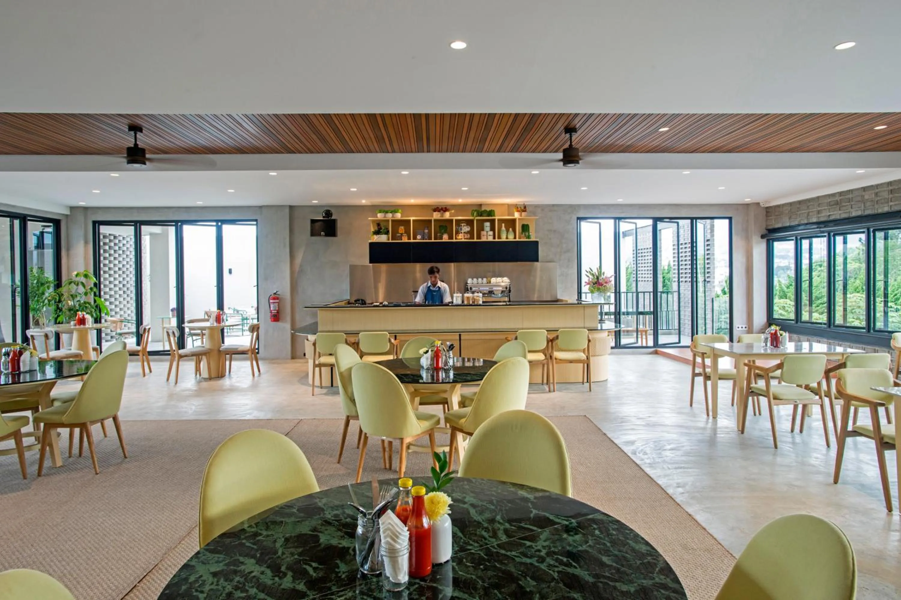 Restaurant/places to eat in Hanoman Hotel Kota Batu