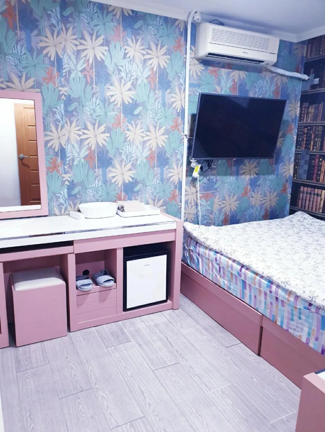 TV/Entertainment Center in OPPA Hostel Sinchon-Hongdae