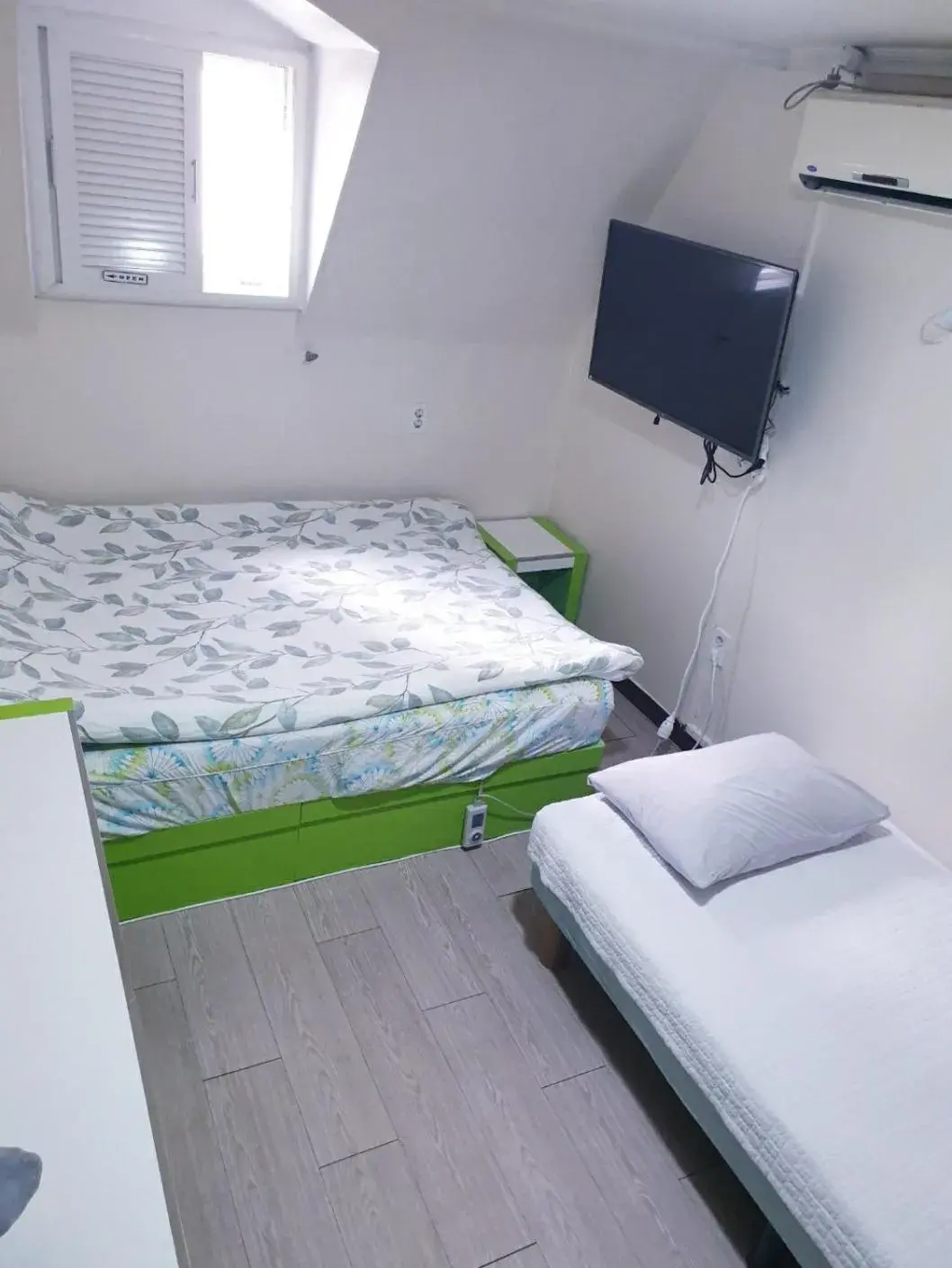 Twin Room in OPPA Hostel Sinchon-Hongdae Twin Room in OPPA Hostel Sinchon-Hongdae