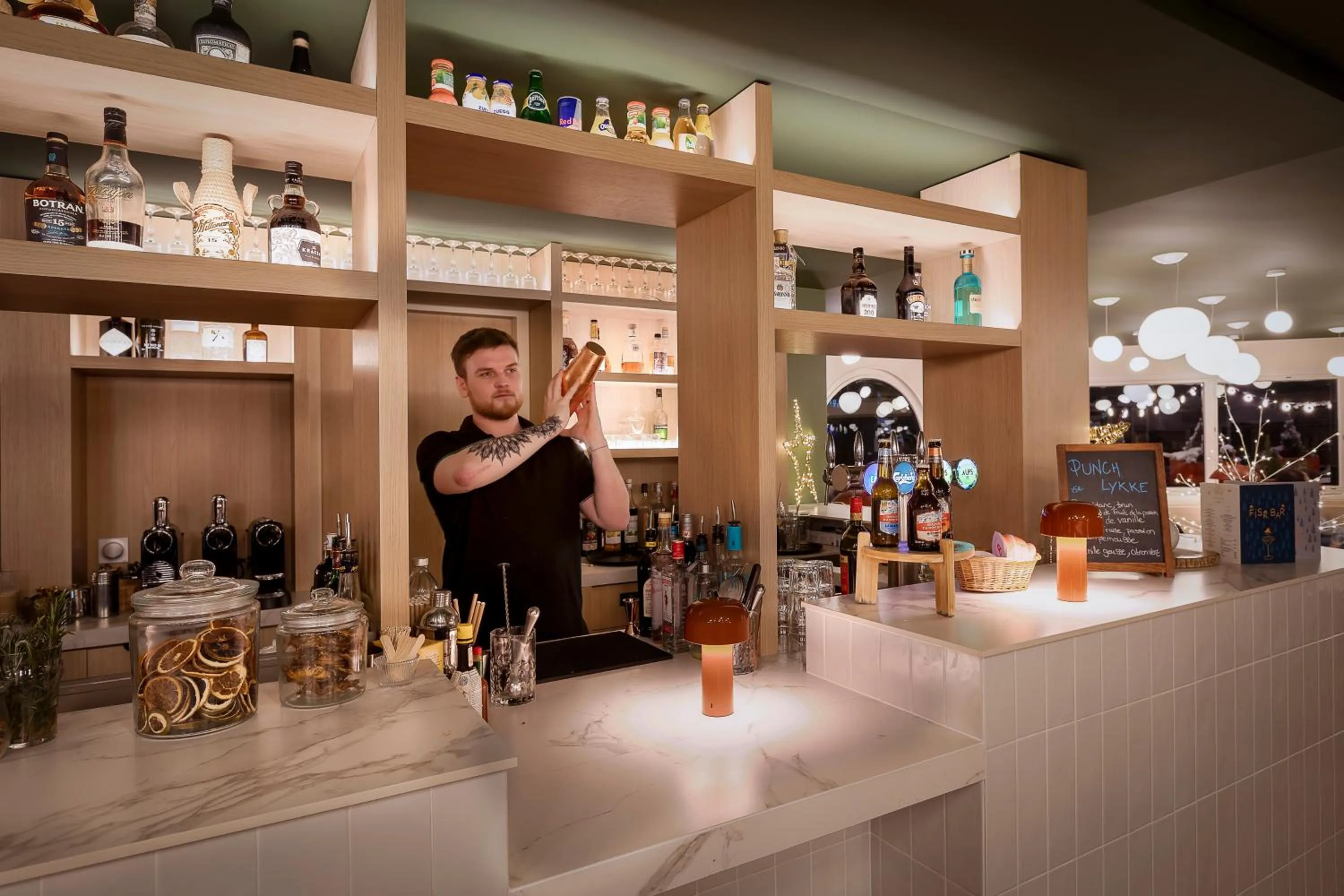 Lounge or bar in Lykke Hôtel & Spa Chamonix - ex Mercure