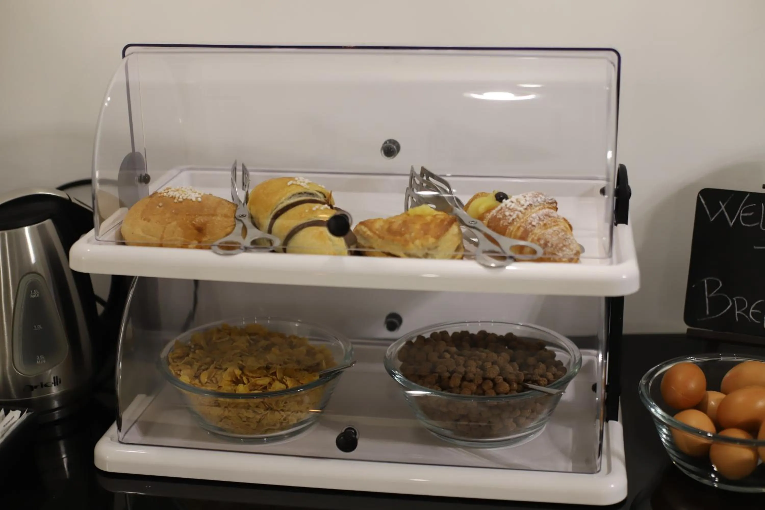 Breakfast in Mecla Suites