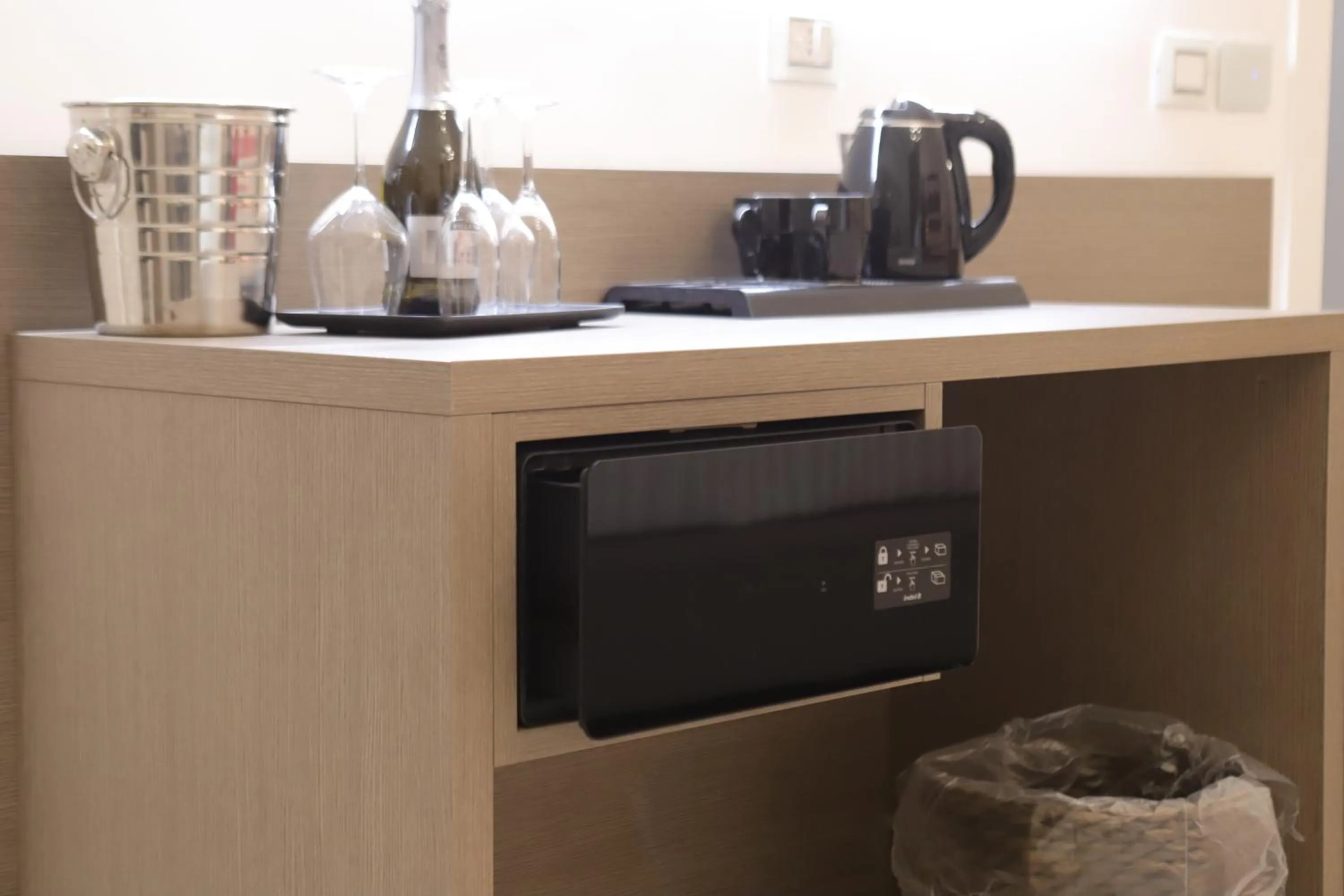 Coffee/tea facilities in Mecla Suites