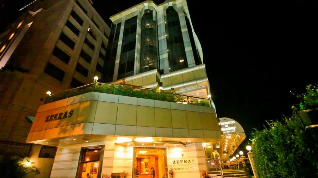 Facade/entrance in Hotel Zeeras