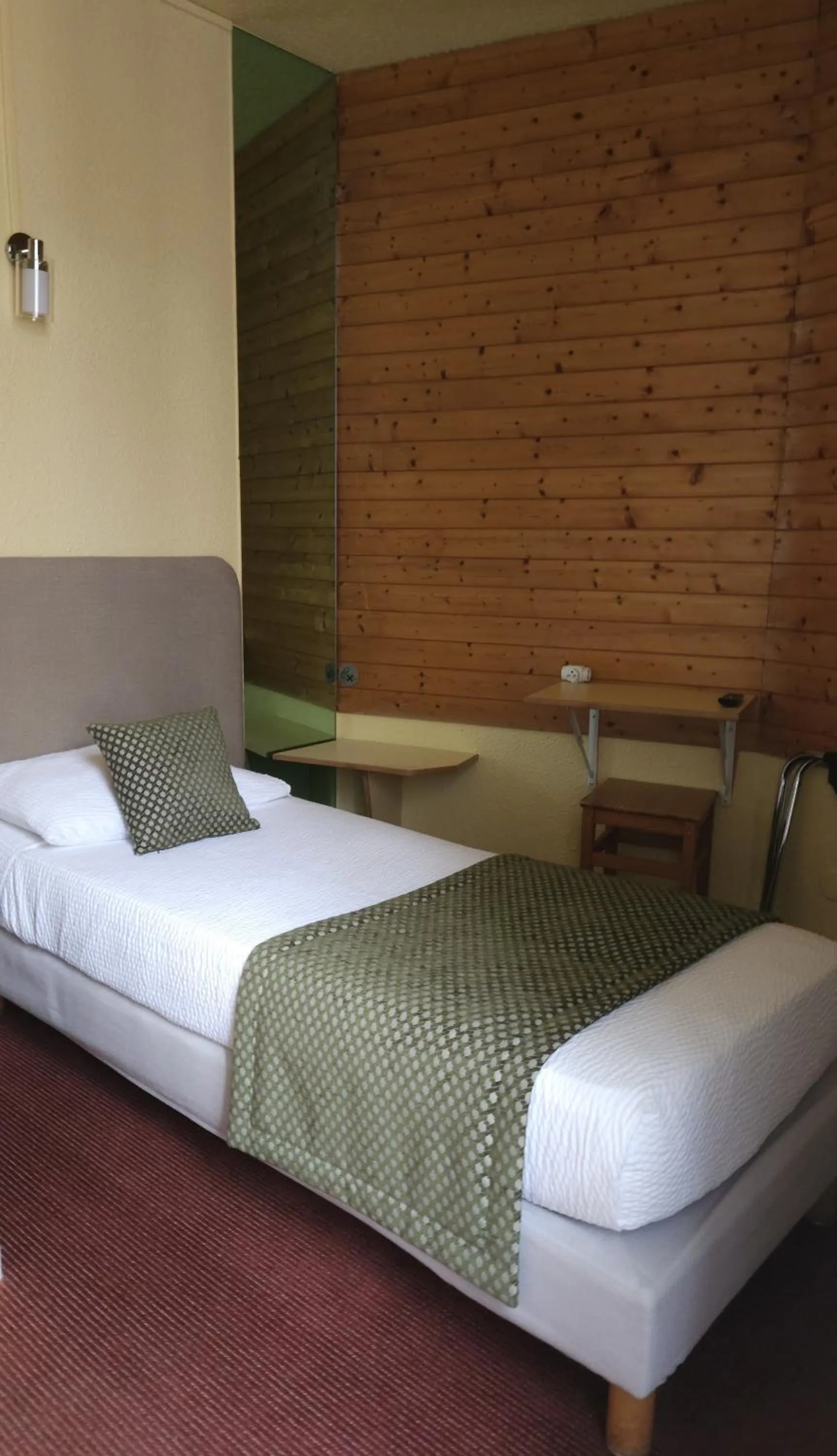 Bedroom, Bed in Dyke Hotel