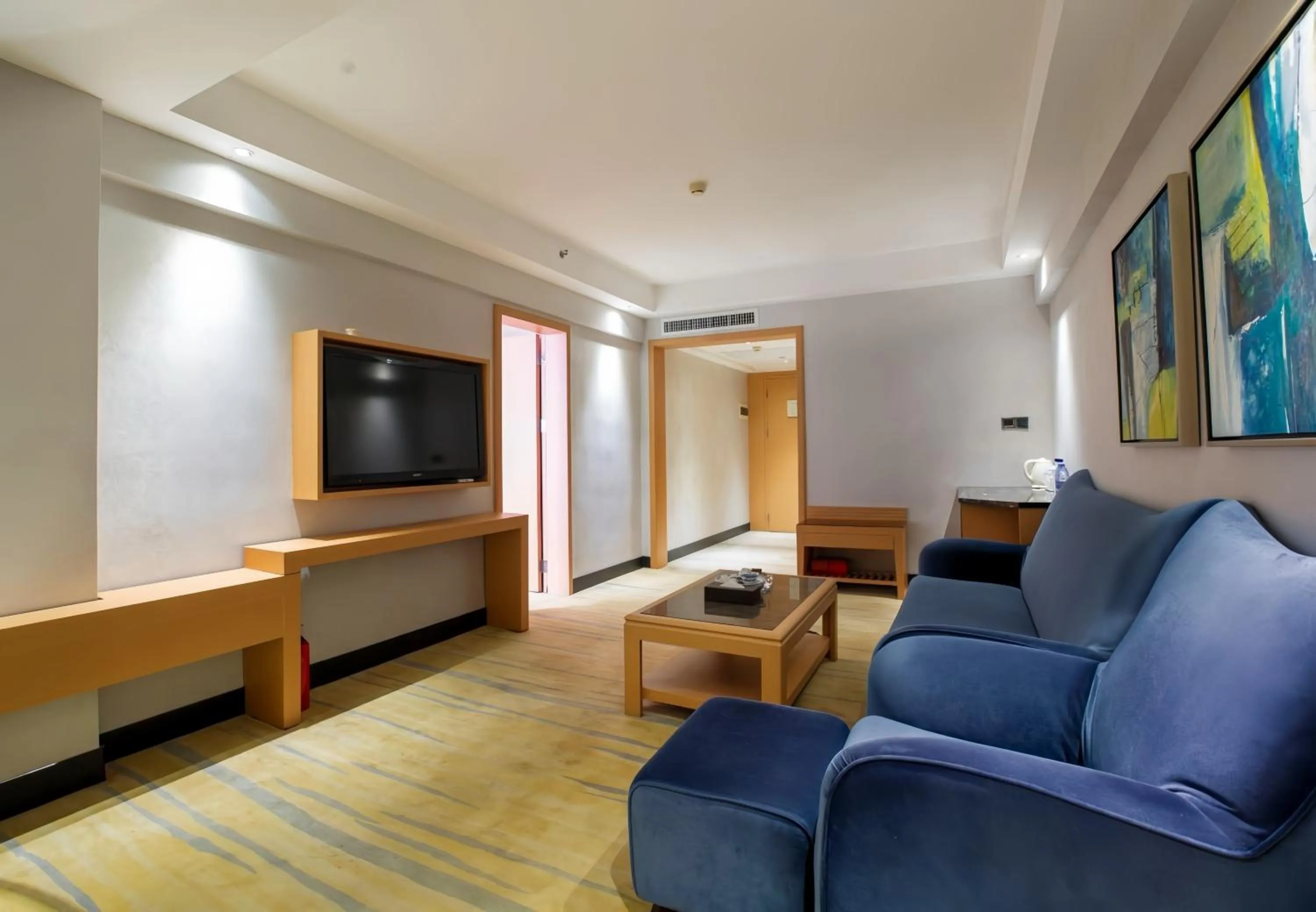 TV and multimedia in Guangzhou Ming Yue Hotel