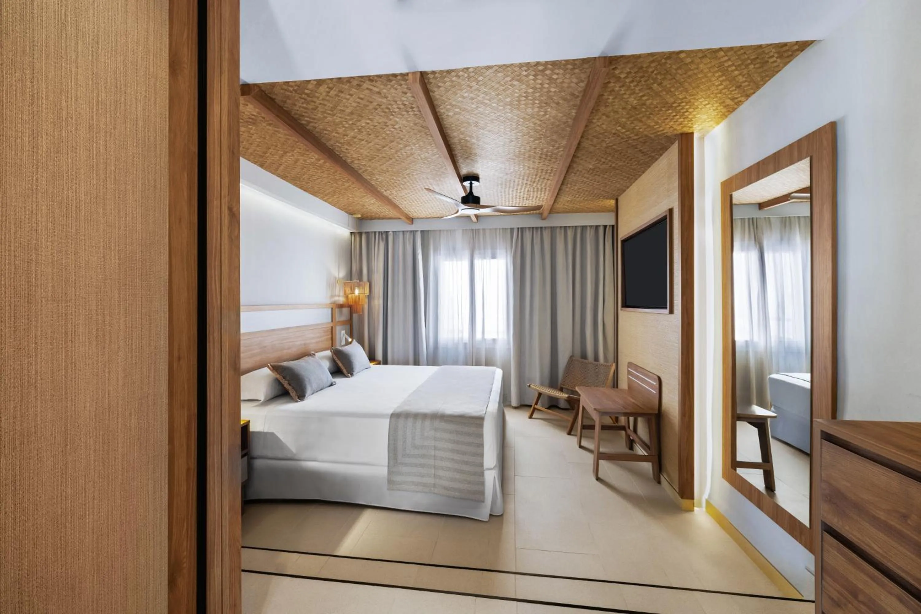 Bed in Hotel Riu Palace La Mola