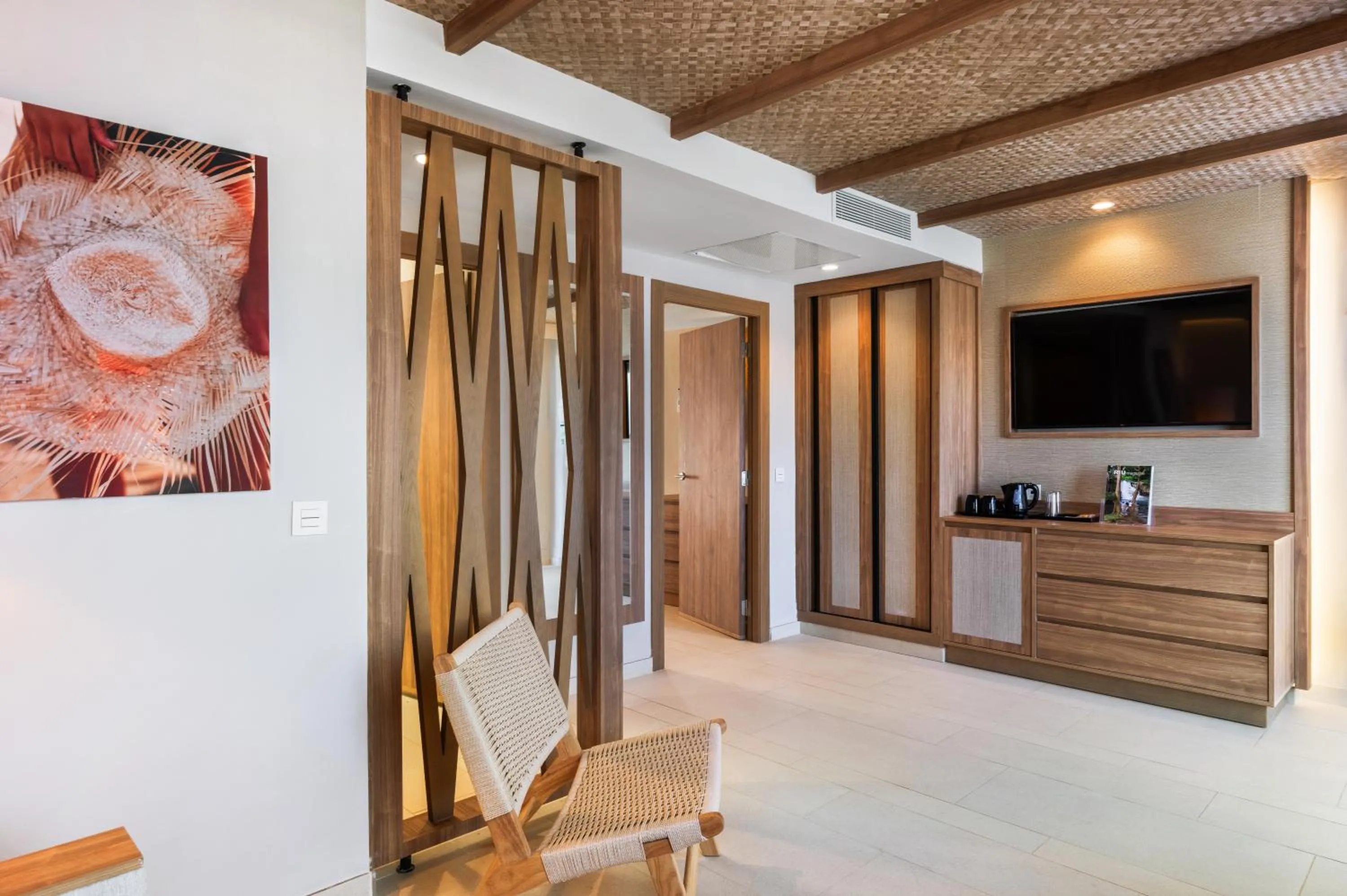 Photo of the whole room in Hotel Riu Palace La Mola