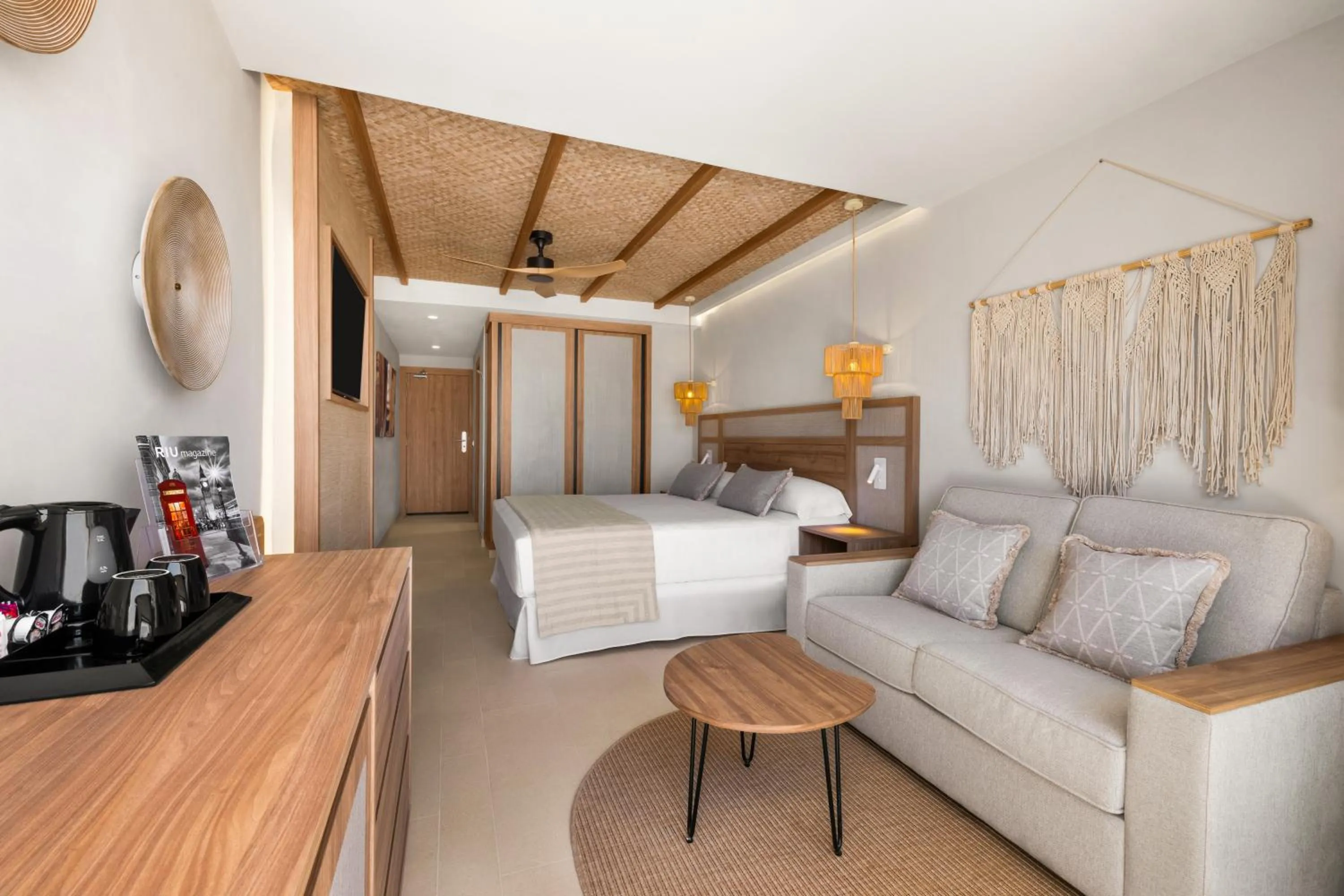 Bed in Hotel Riu Palace La Mola