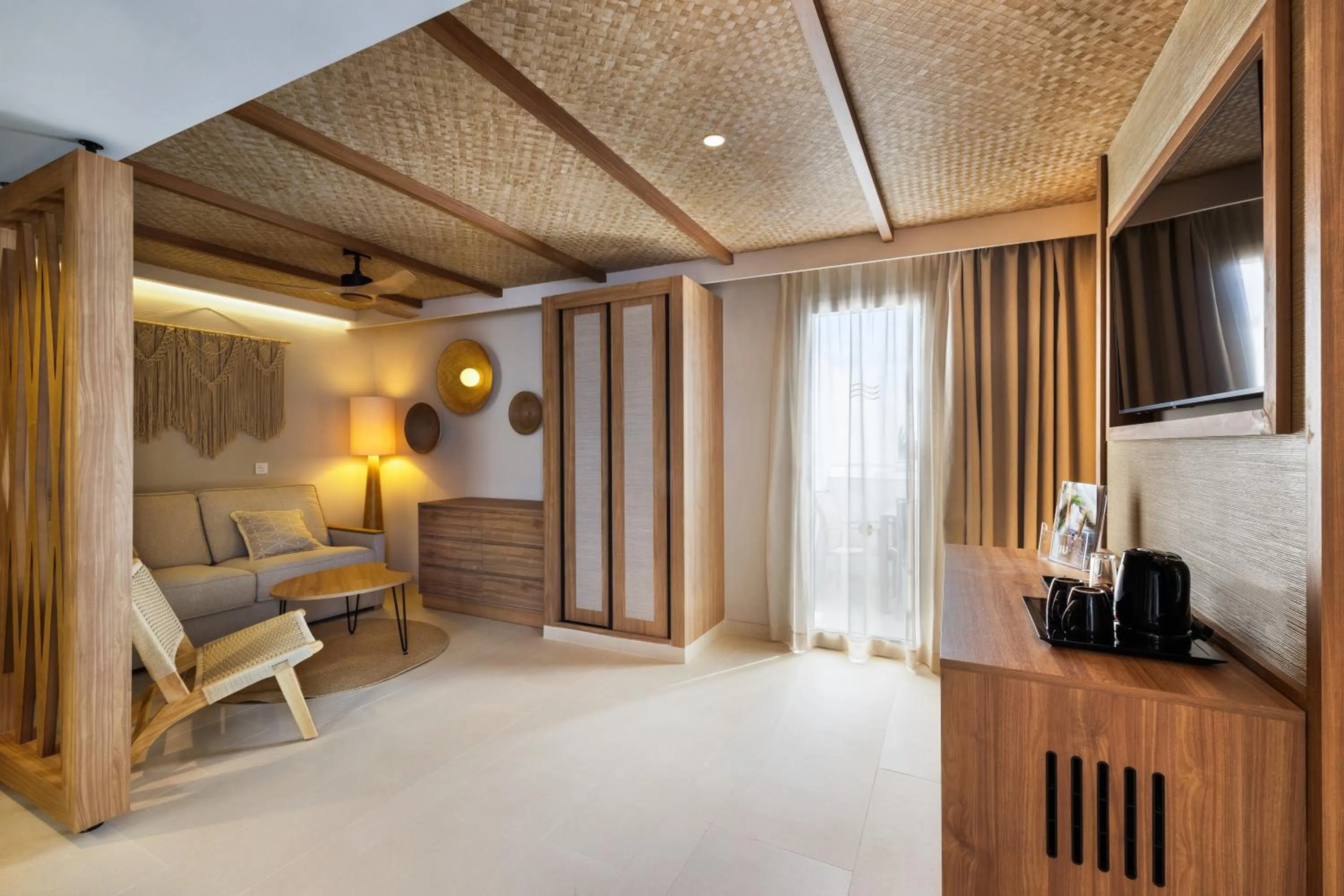 Photo of the whole room, Bed in Hotel Riu Palace La Mola