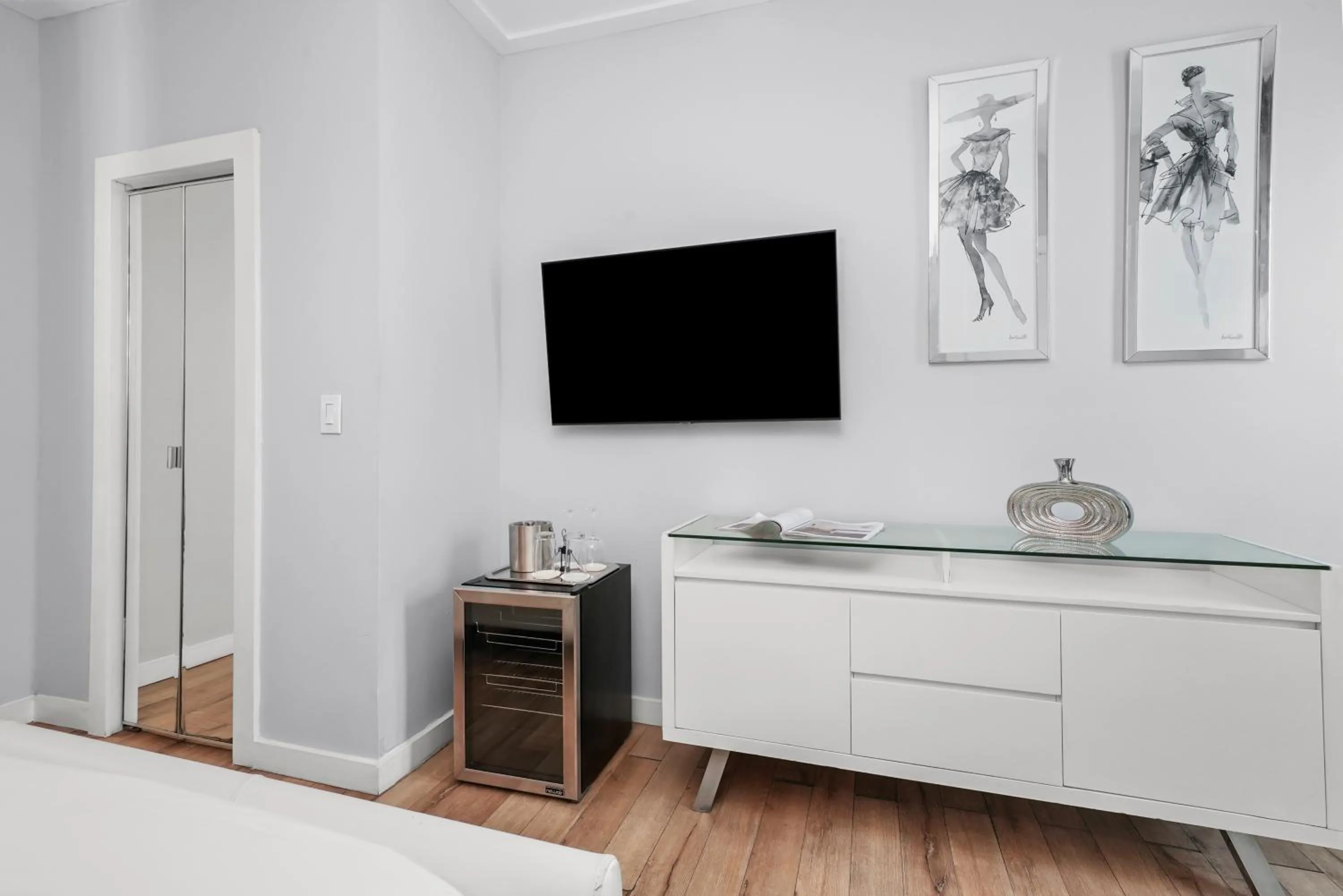 Bedroom in Shelley Hotel