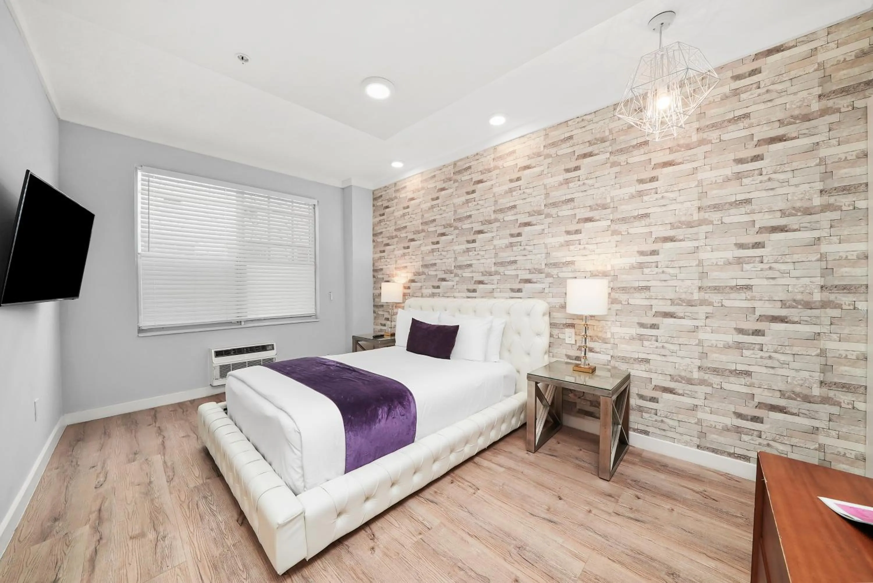 Bed in Shelley Hotel