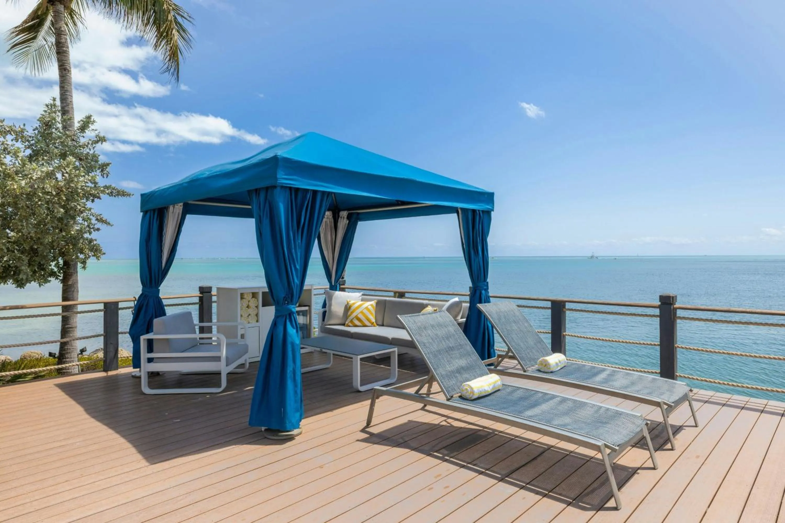 Lounge or bar in Three Waters Resort and Marina, Islamorada, a Tribute Portfolio Resort