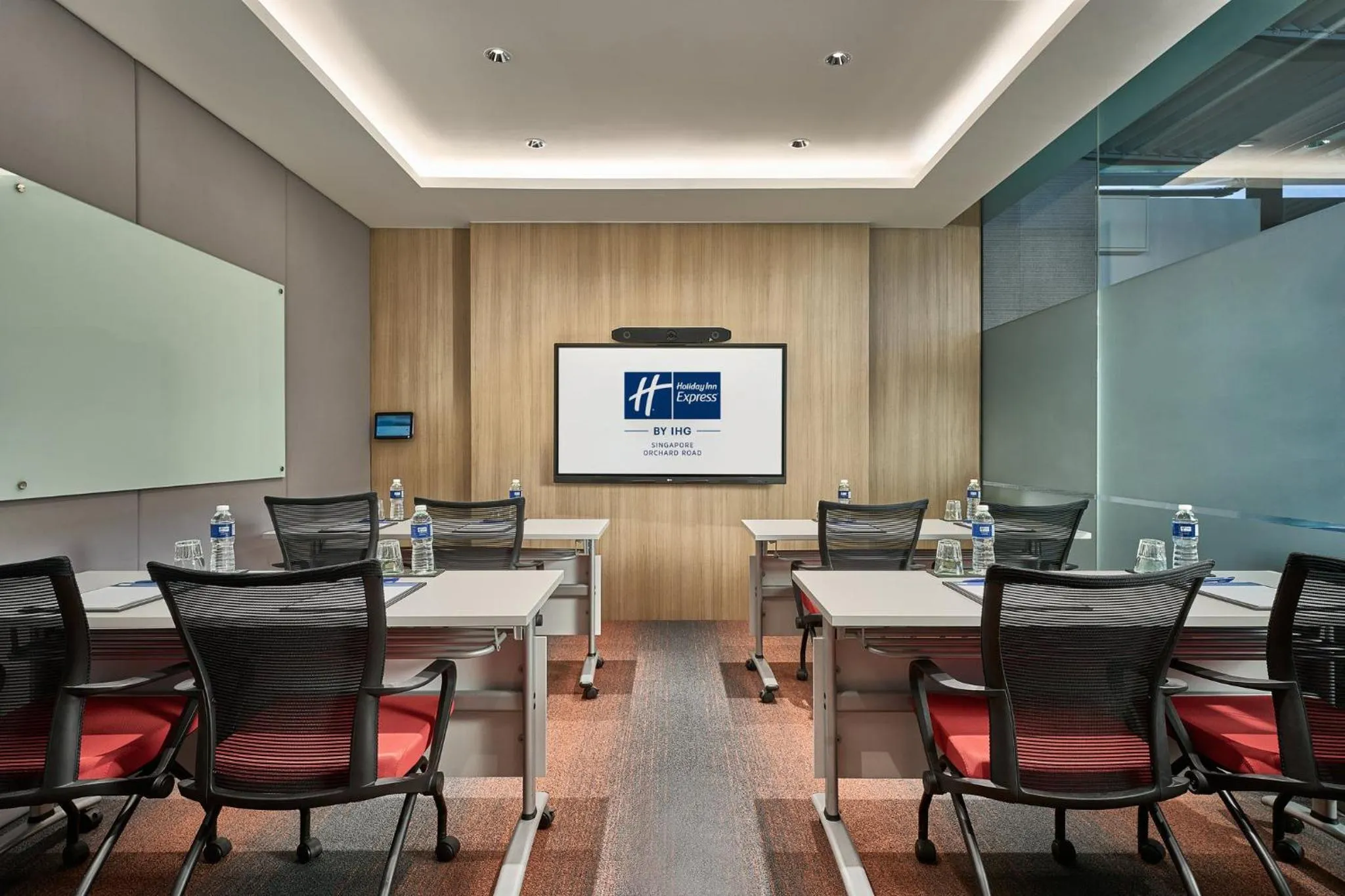 Meeting/conference room in Holiday Inn Express Singapore Orchard Road by IHG