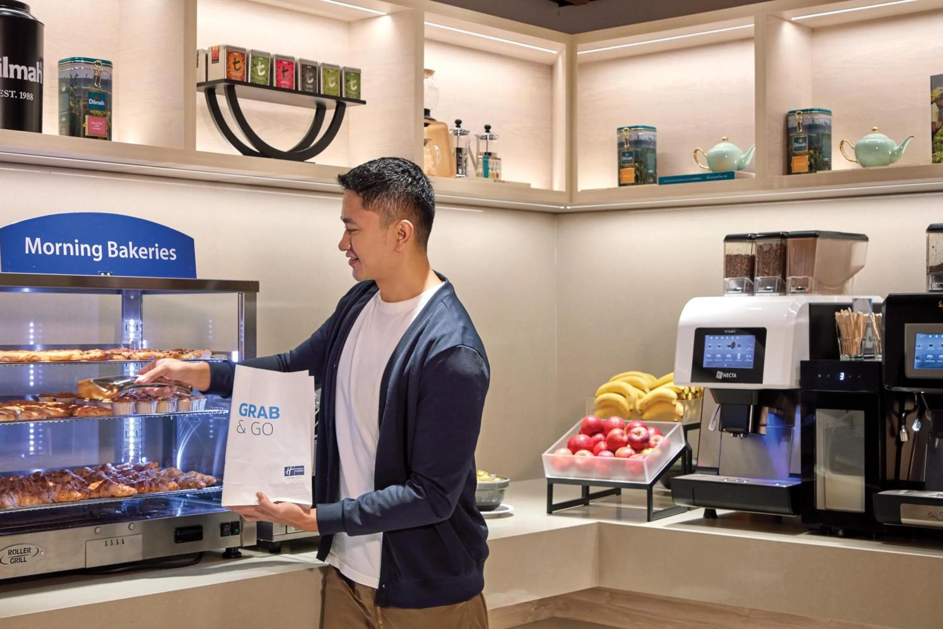 Food and drinks in Holiday Inn Express Singapore Orchard Road by IHG