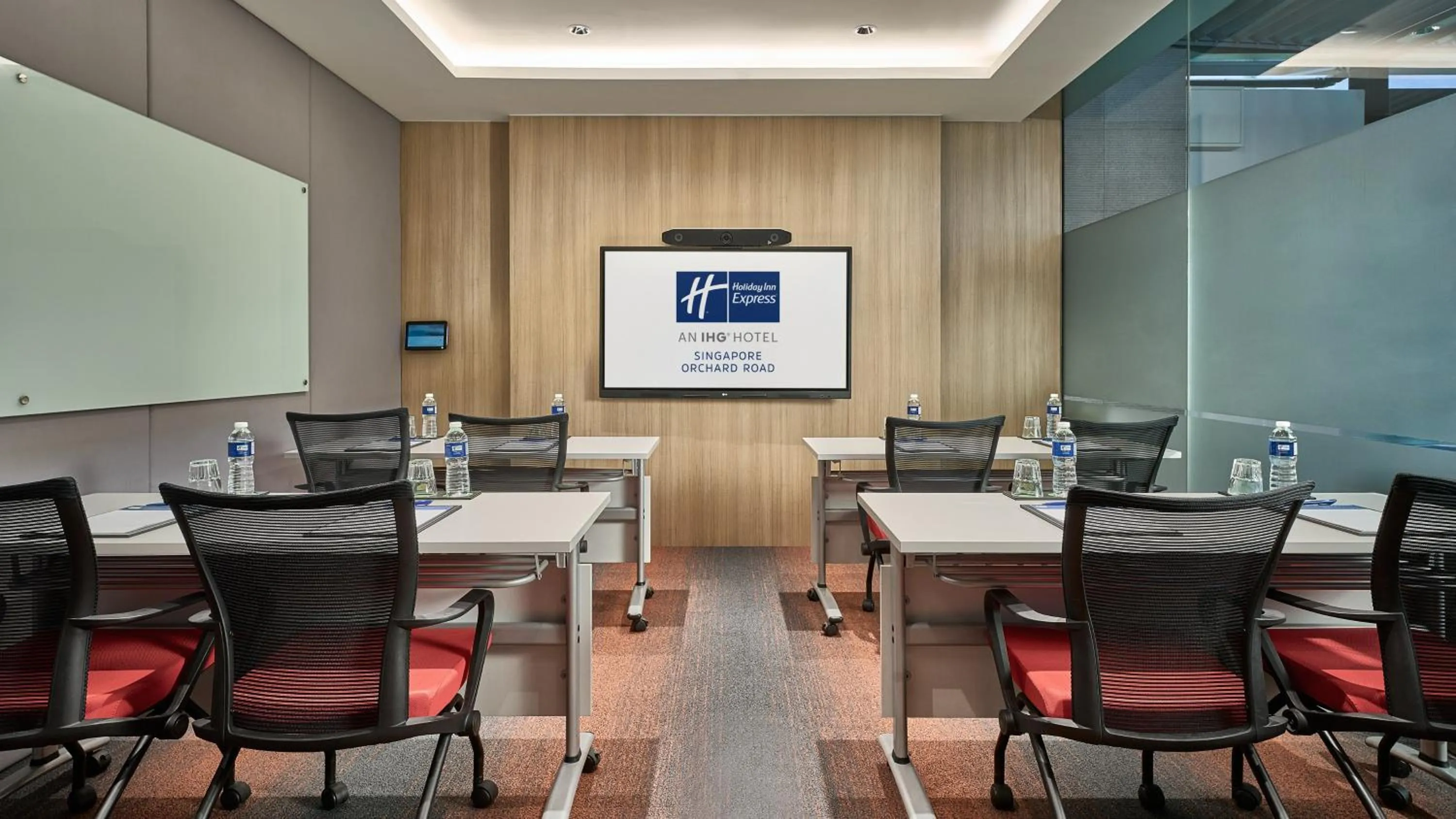 Meeting/conference room in Holiday Inn Express Singapore Orchard Road by IHG