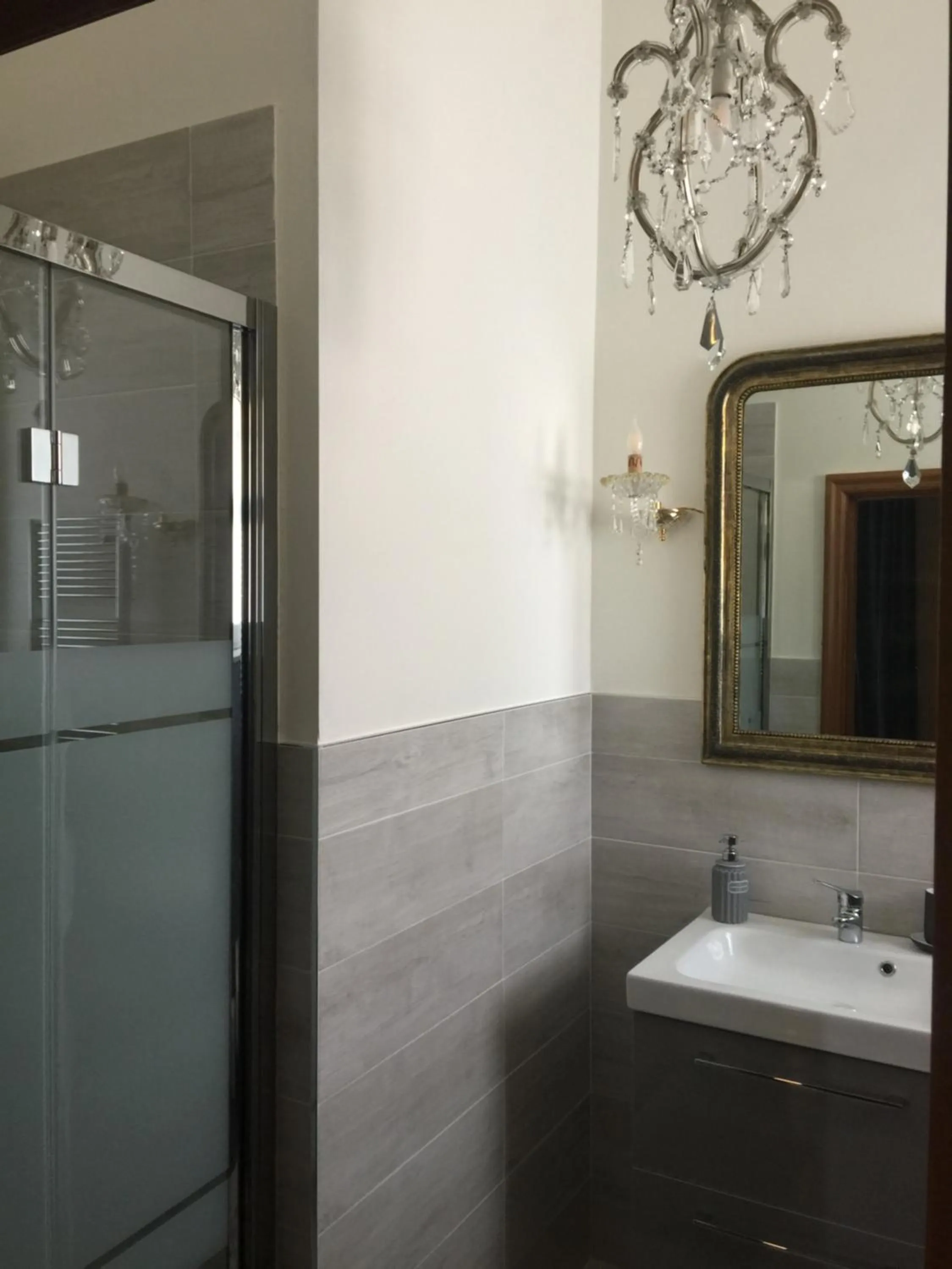 Bathroom in La Casa di Emanuella - Rooms & International Suites