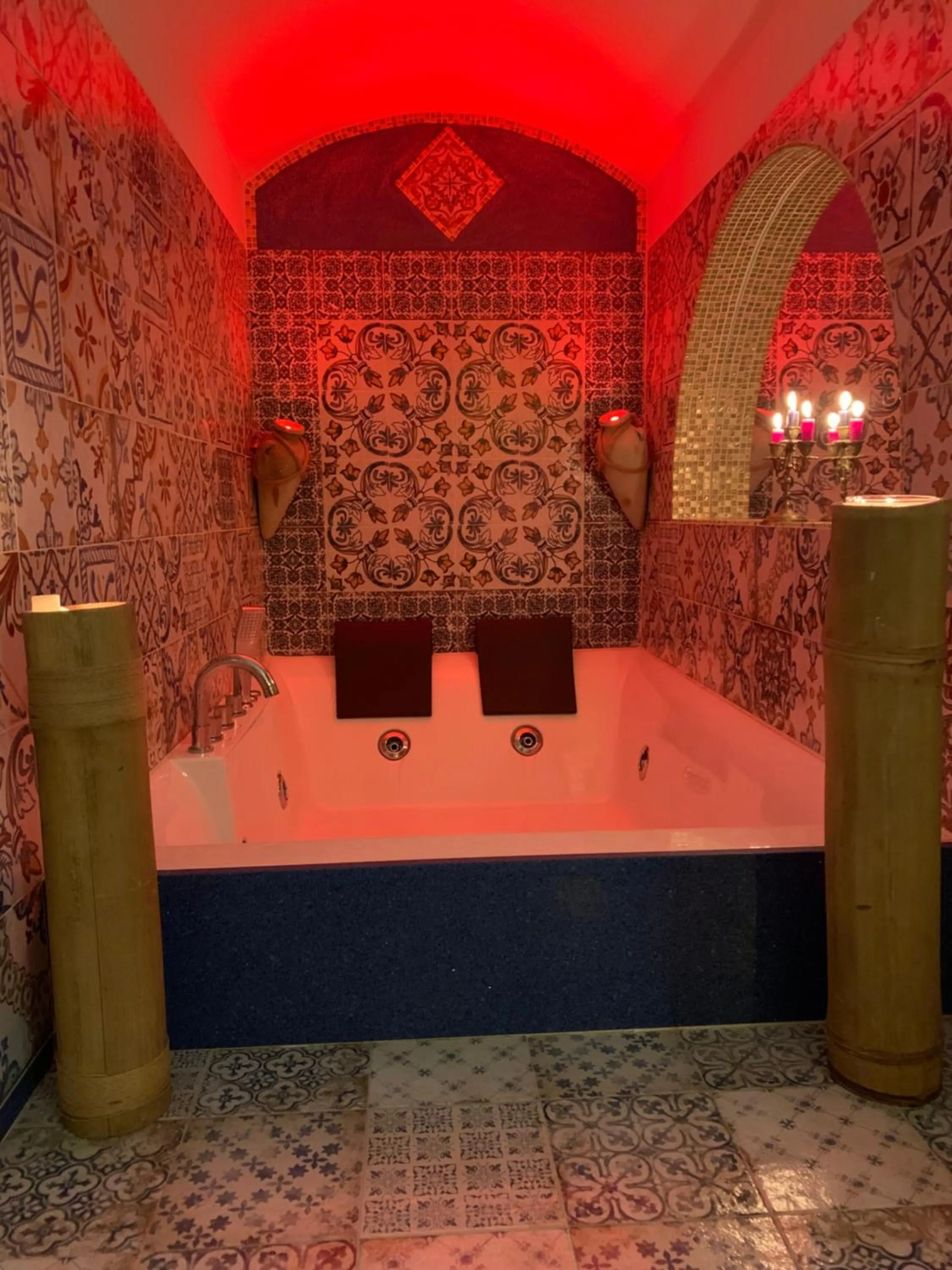 Hot Tub in La Casa di Emanuella - Rooms & International Suites