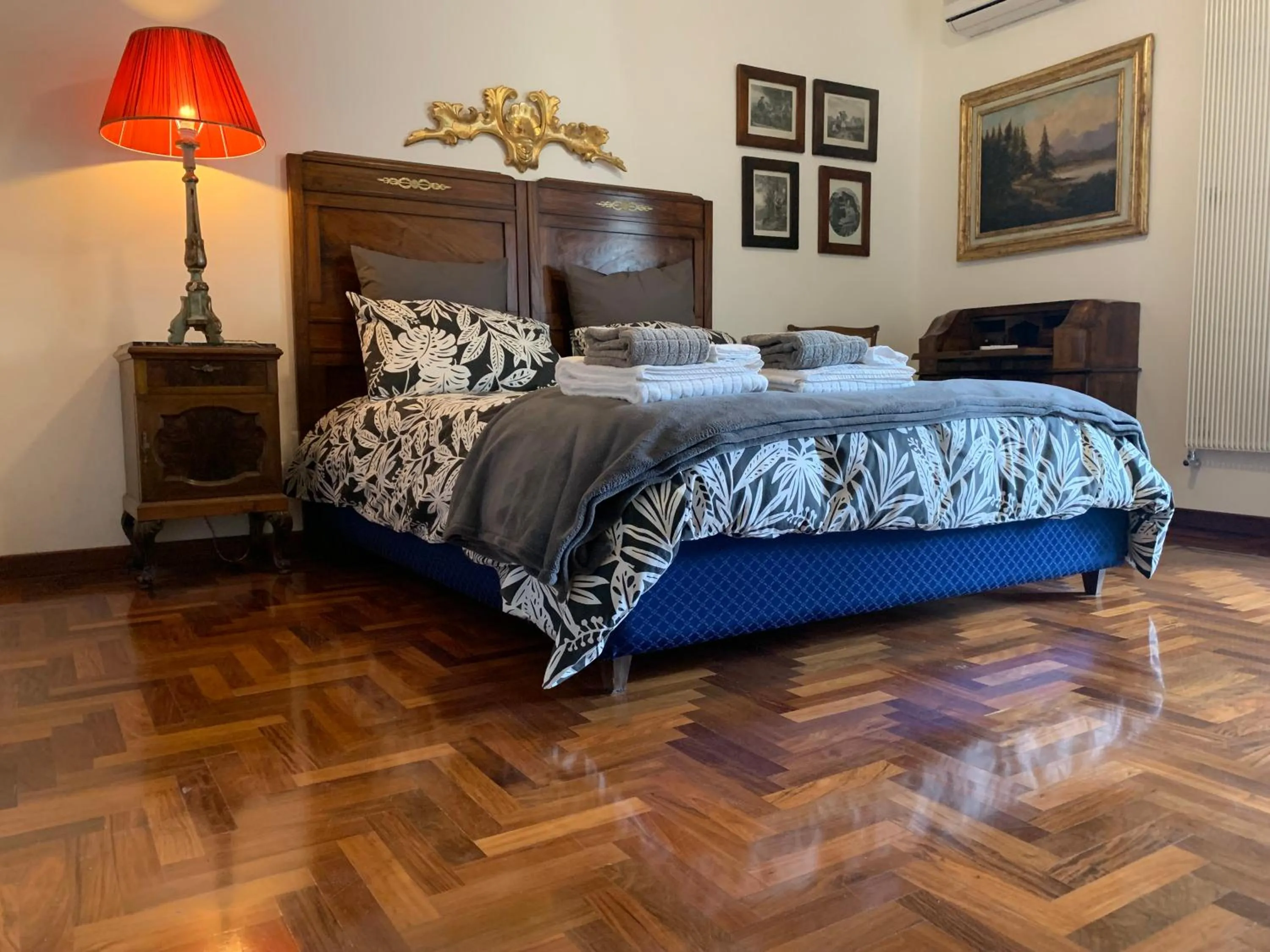 Photo of the whole room, Bed in La Casa di Emanuella - Rooms & International Suites