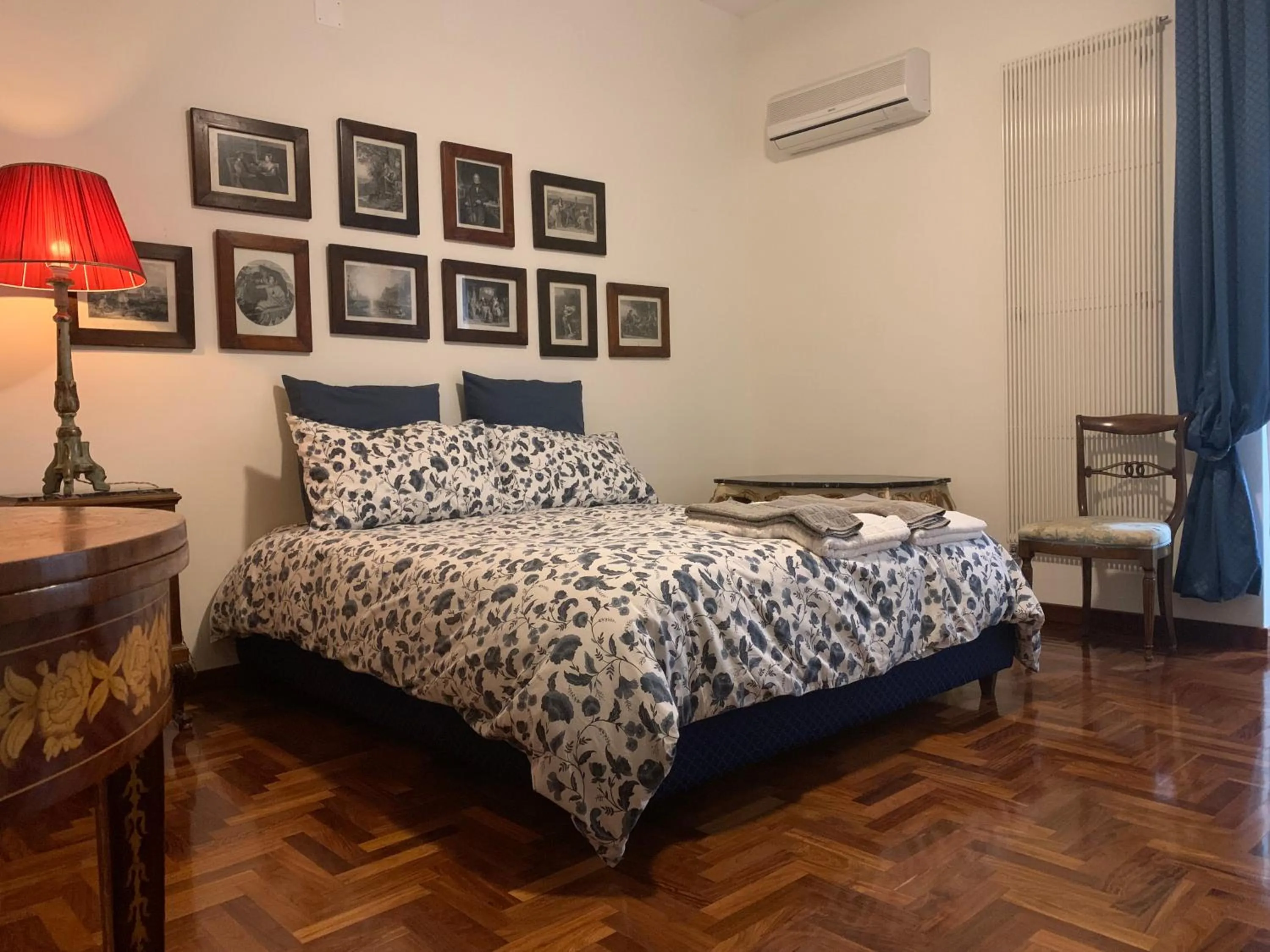 Photo of the whole room, Bed in La Casa di Emanuella - Rooms & International Suites