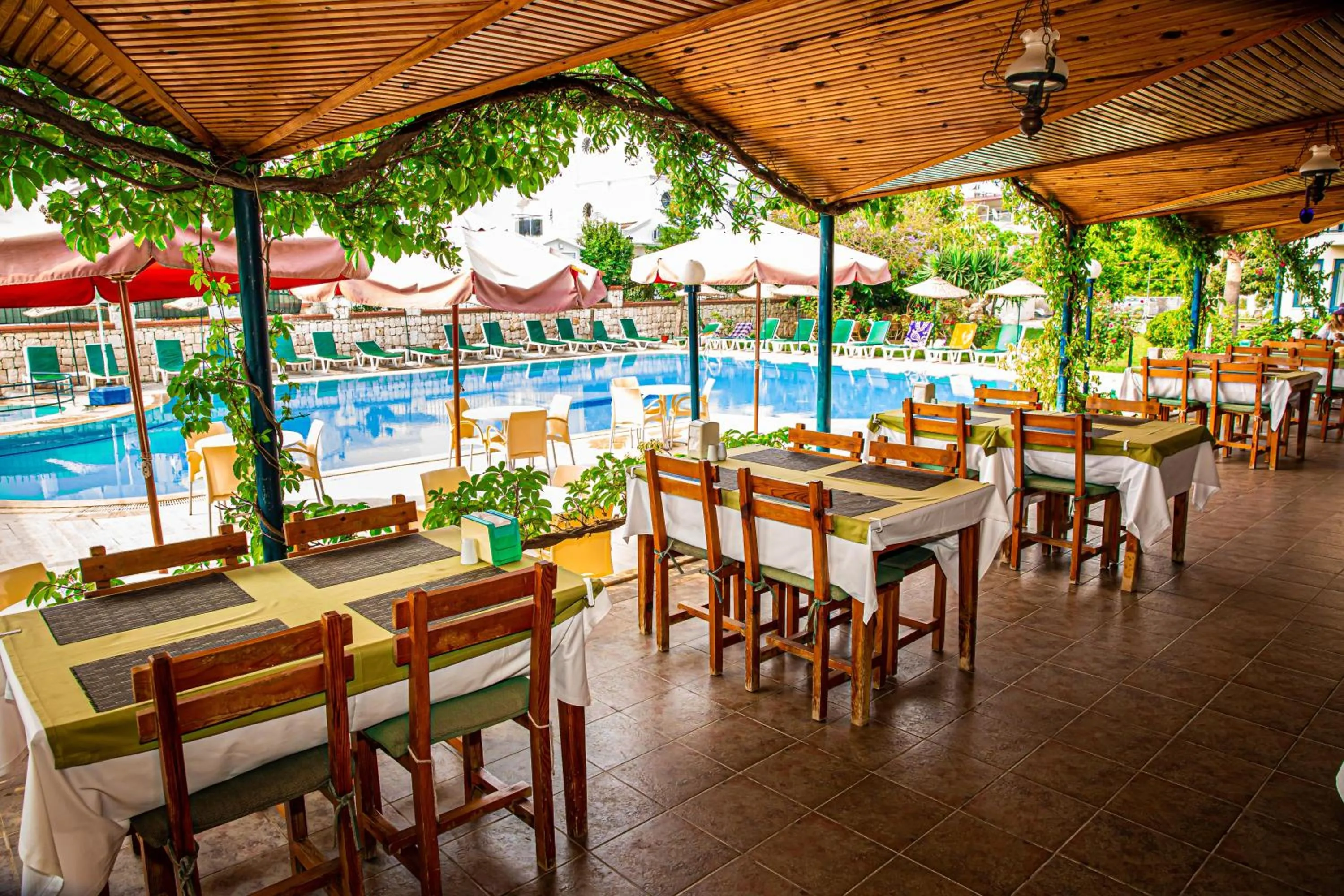 Restaurant/places to eat in Bezay Hotel